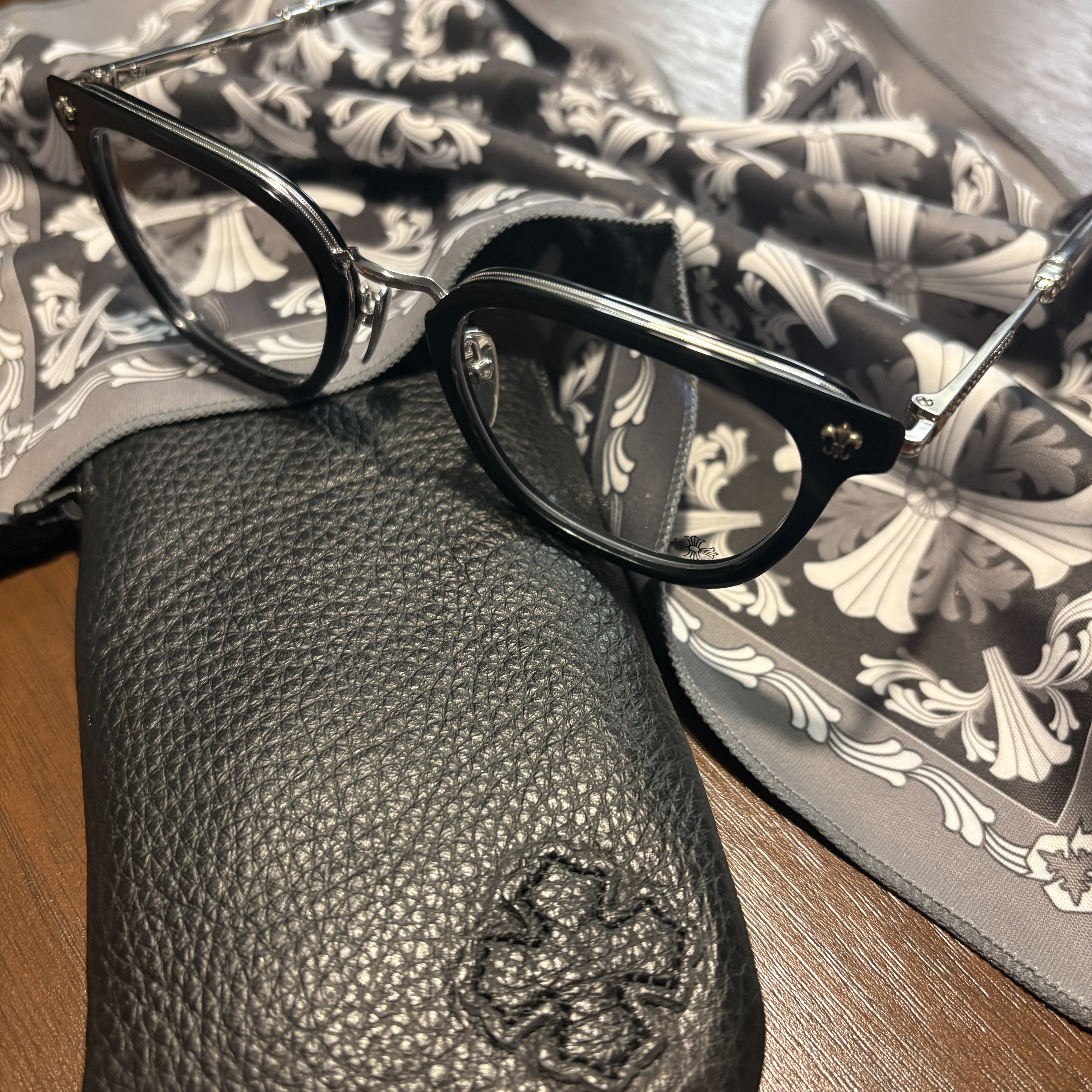 Chrome Hearts Strapadictome Black Shiny Silver 착용 스타일