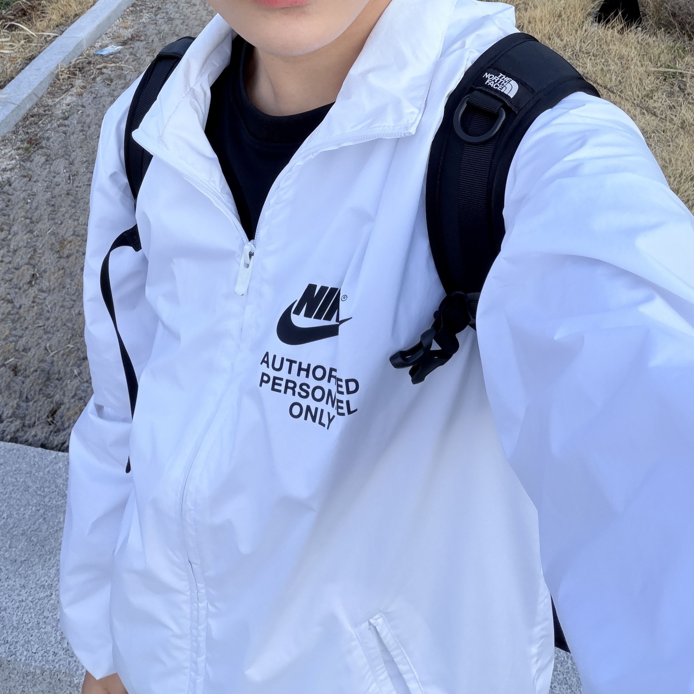 Nike Full-Zip Woven Jacket White Black 착용 스타일 - 1