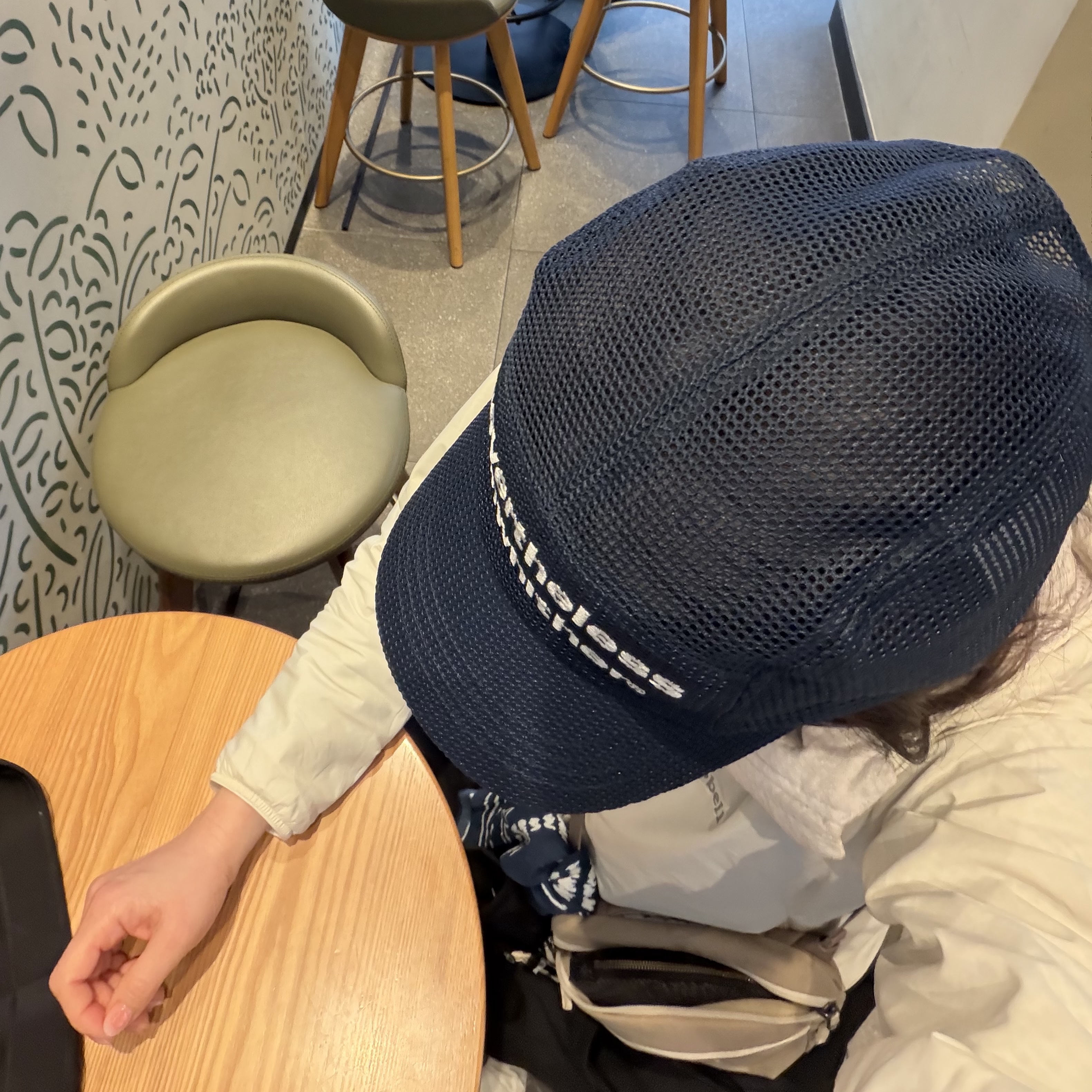 [KREAM 단독] runwhither Mesh Cap Navy 착용 스타일 - 2
