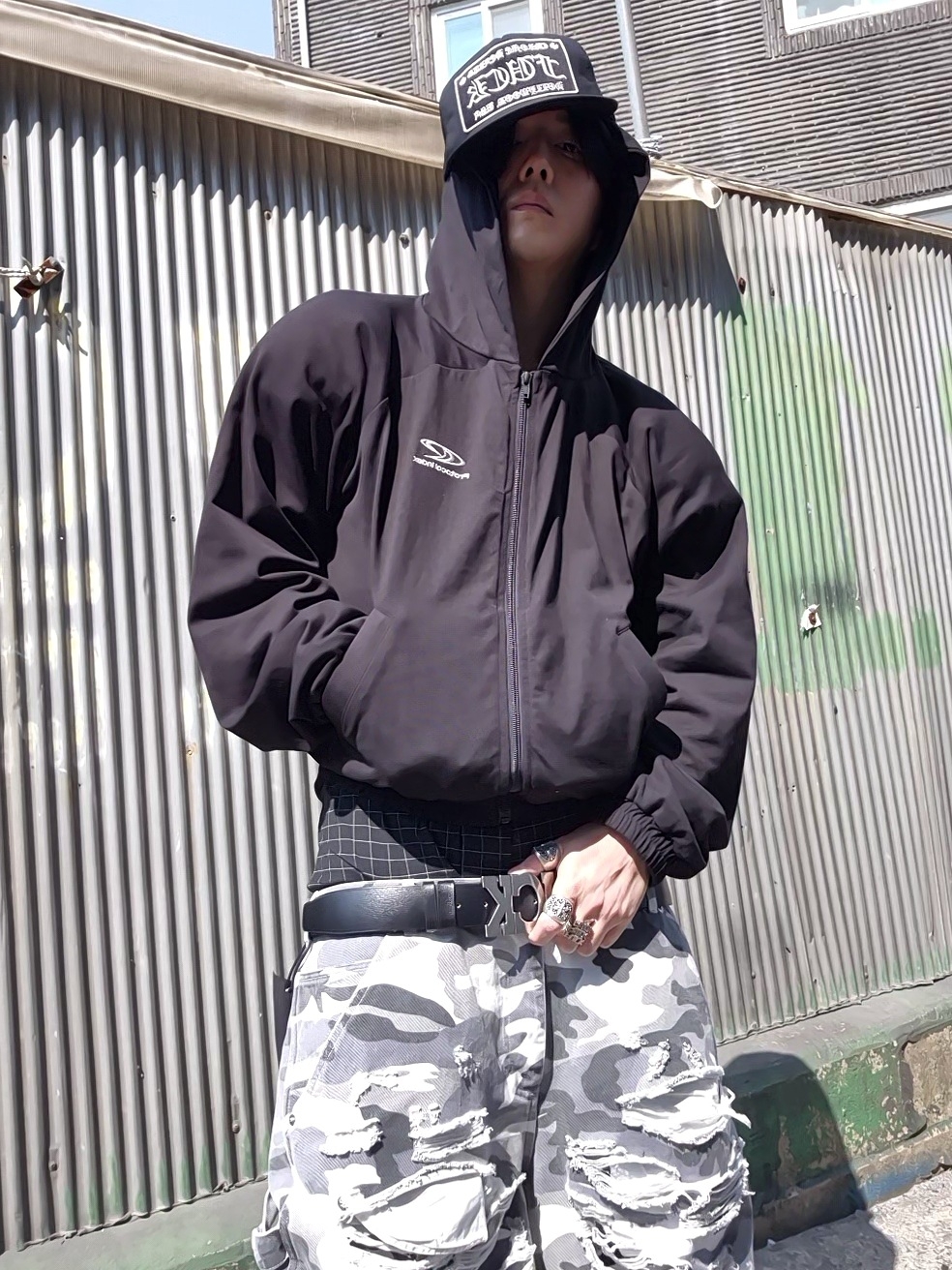 Chrome Hearts Fuck Hollywood Trucker Hat Black 착용 스타일 - 1
