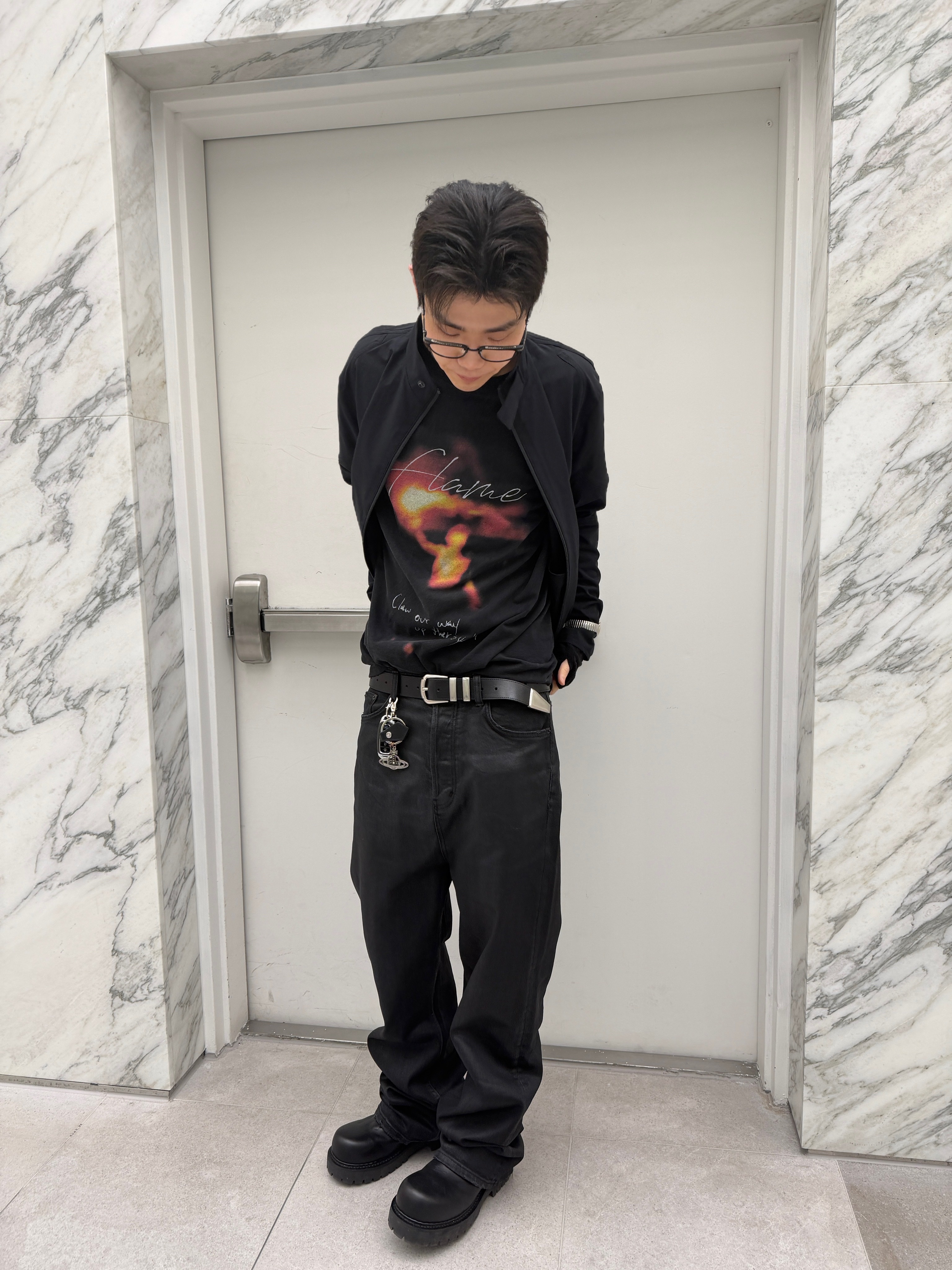 Undermycar POC Flame Vintage Washed T-Shirts Black, Undermycar Noir Coated Baggy Jeans Black 착용 스타일 - 5