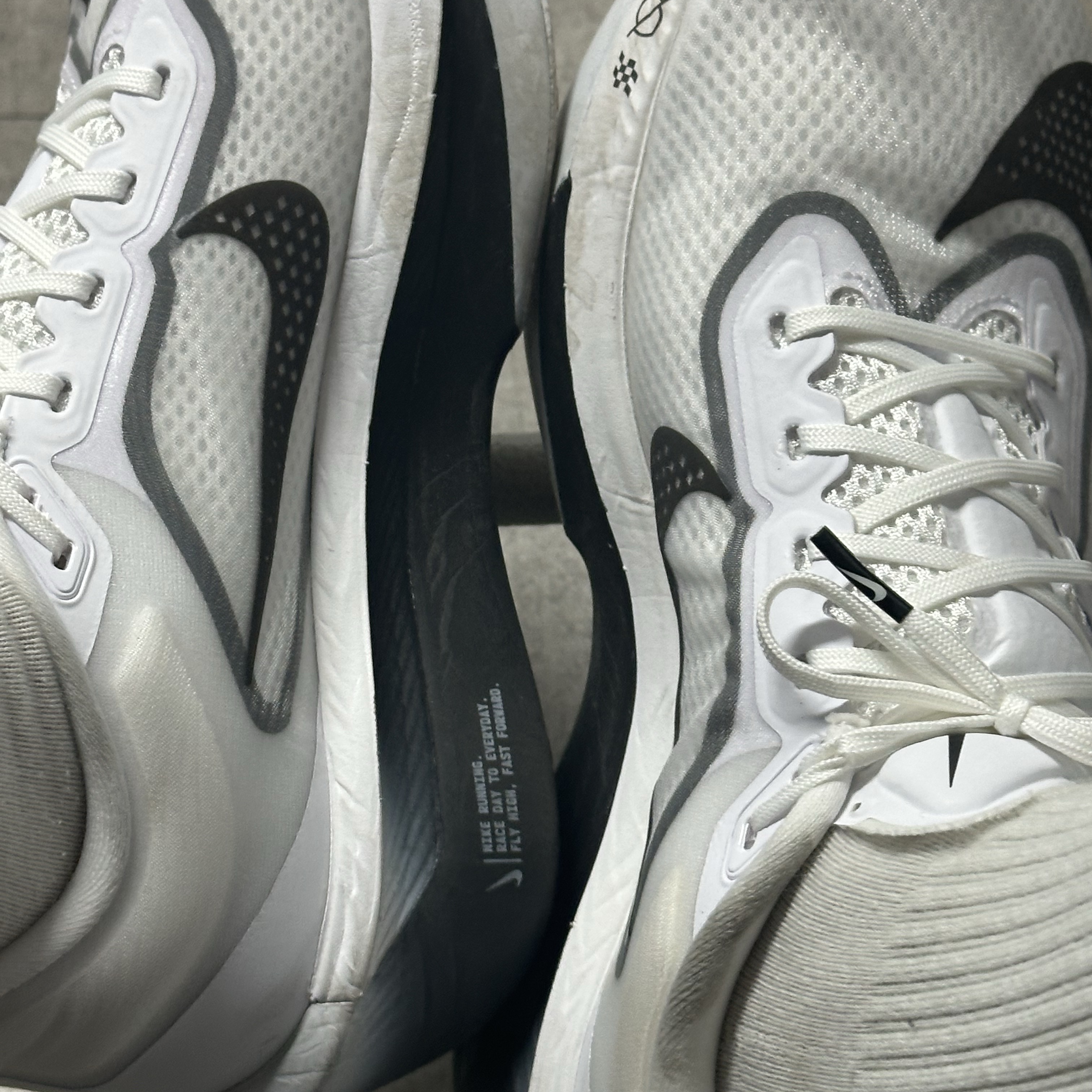 Nike Zoom Fly 6 White Smoke Grey 착용 스타일