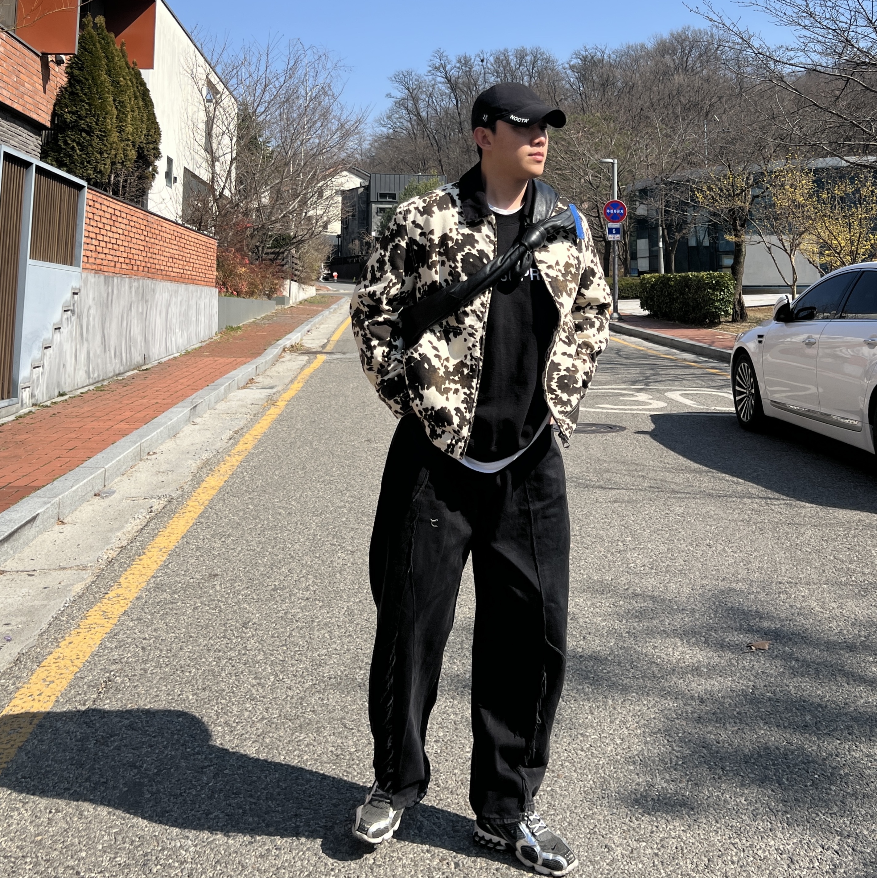 Ader Error x Zara Leather Shoulder Bag with Knot Black, Nike x Drake Nocta Golf Cap Black 착용 스타일 - 1