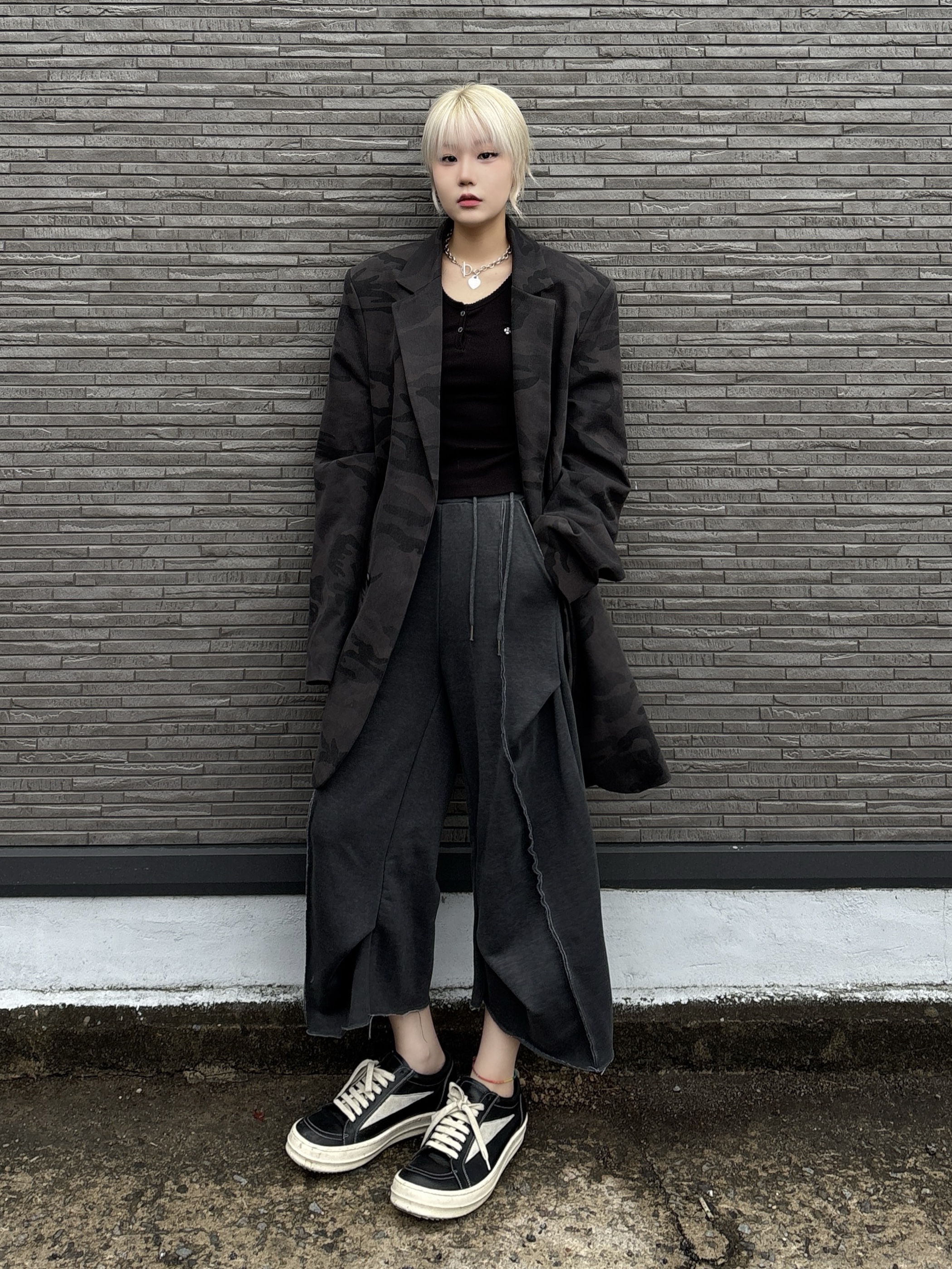 Rick Owens Lido Vintage Sneakers Black Milk 착용 스타일 - 3