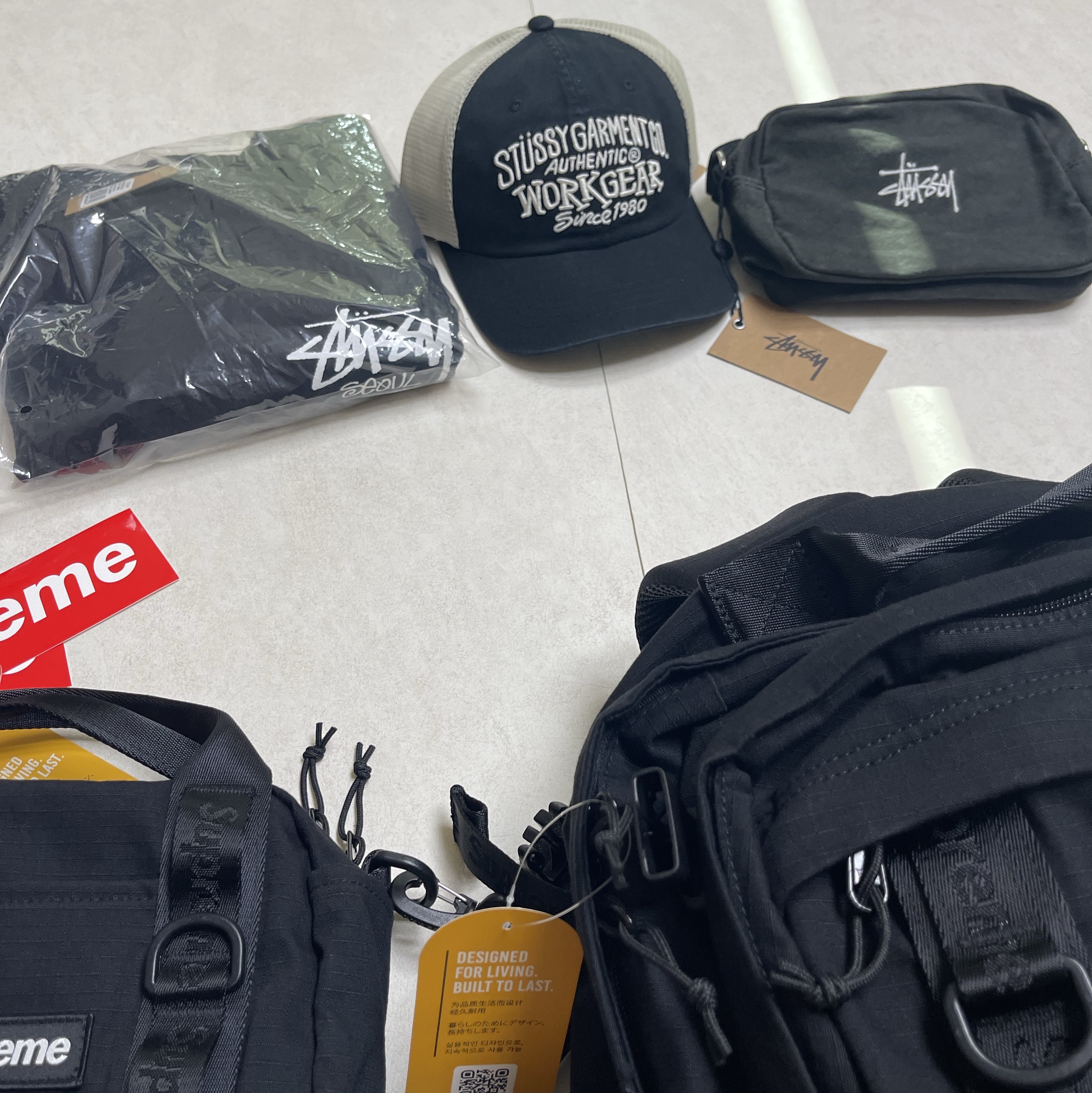 Stussy Canvas Side Pouch Washed Black 착용 스타일
