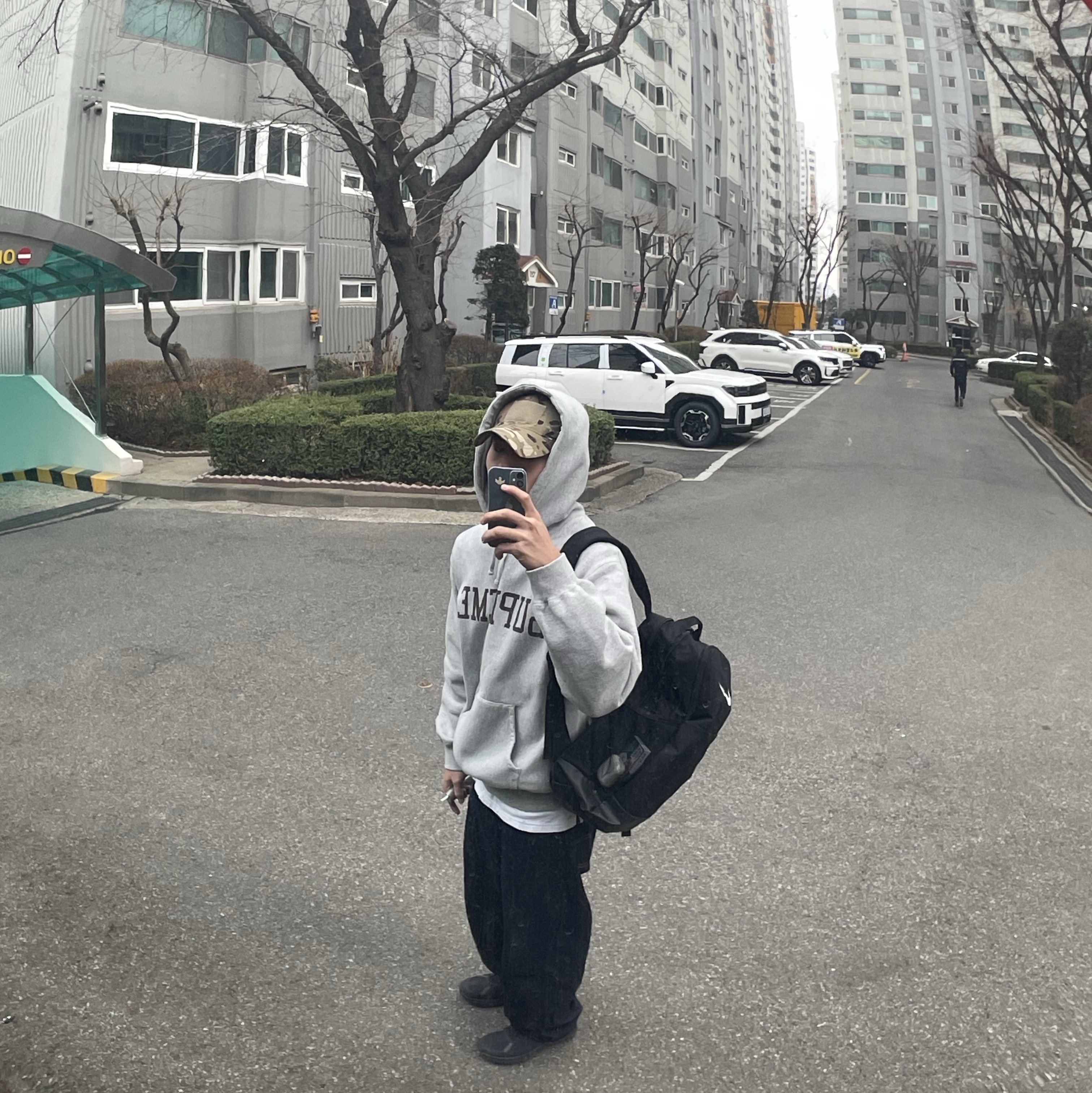 Supreme Varsity Hooded Sweatshirt Heather Grey - 23FW, Norda 001/A Stealth Black 착용 스타일