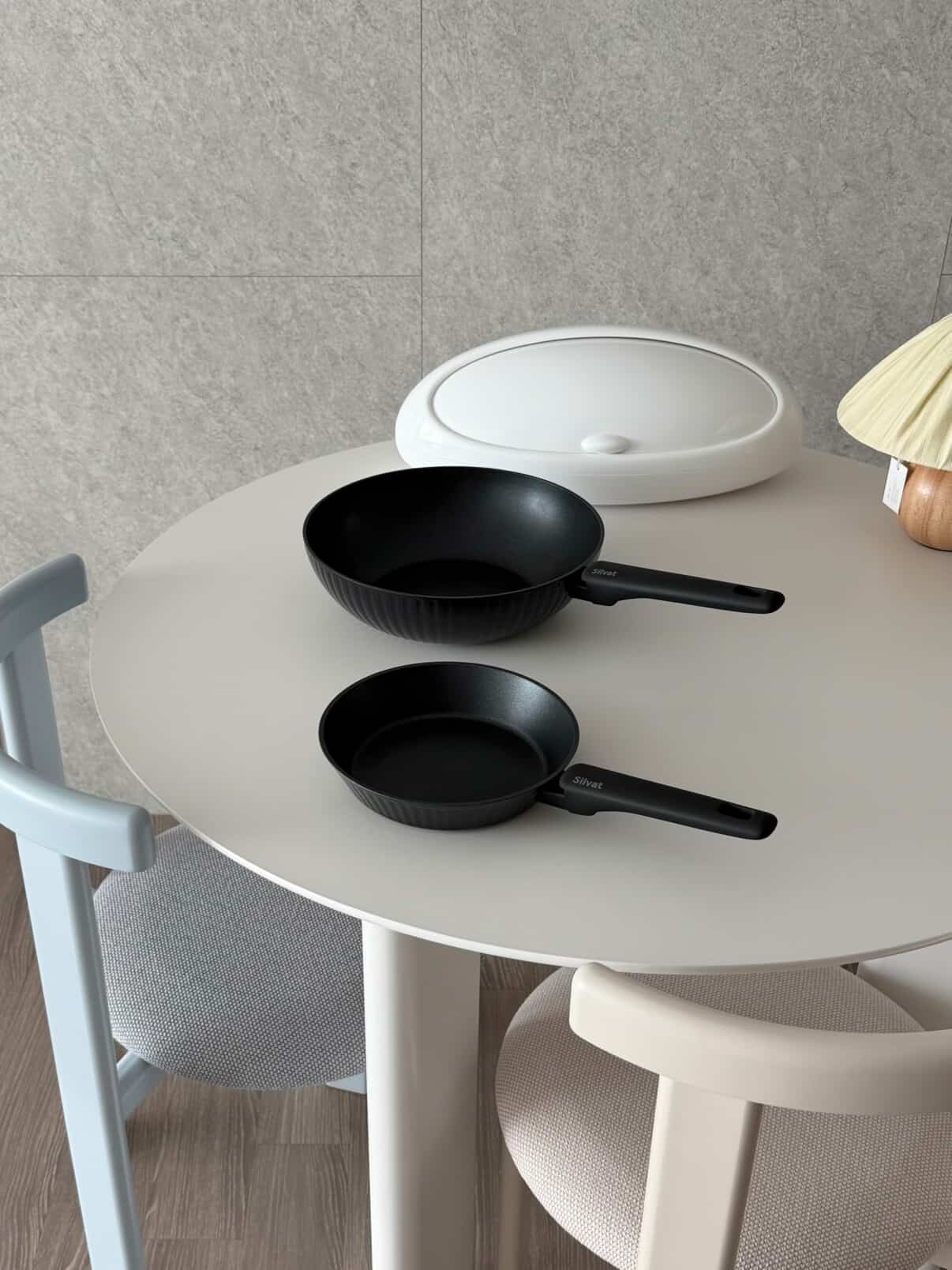 Silvat vellina IH Forging Frying Pan Set of 2 (28 Pan + 28 Wok) 착용 스타일