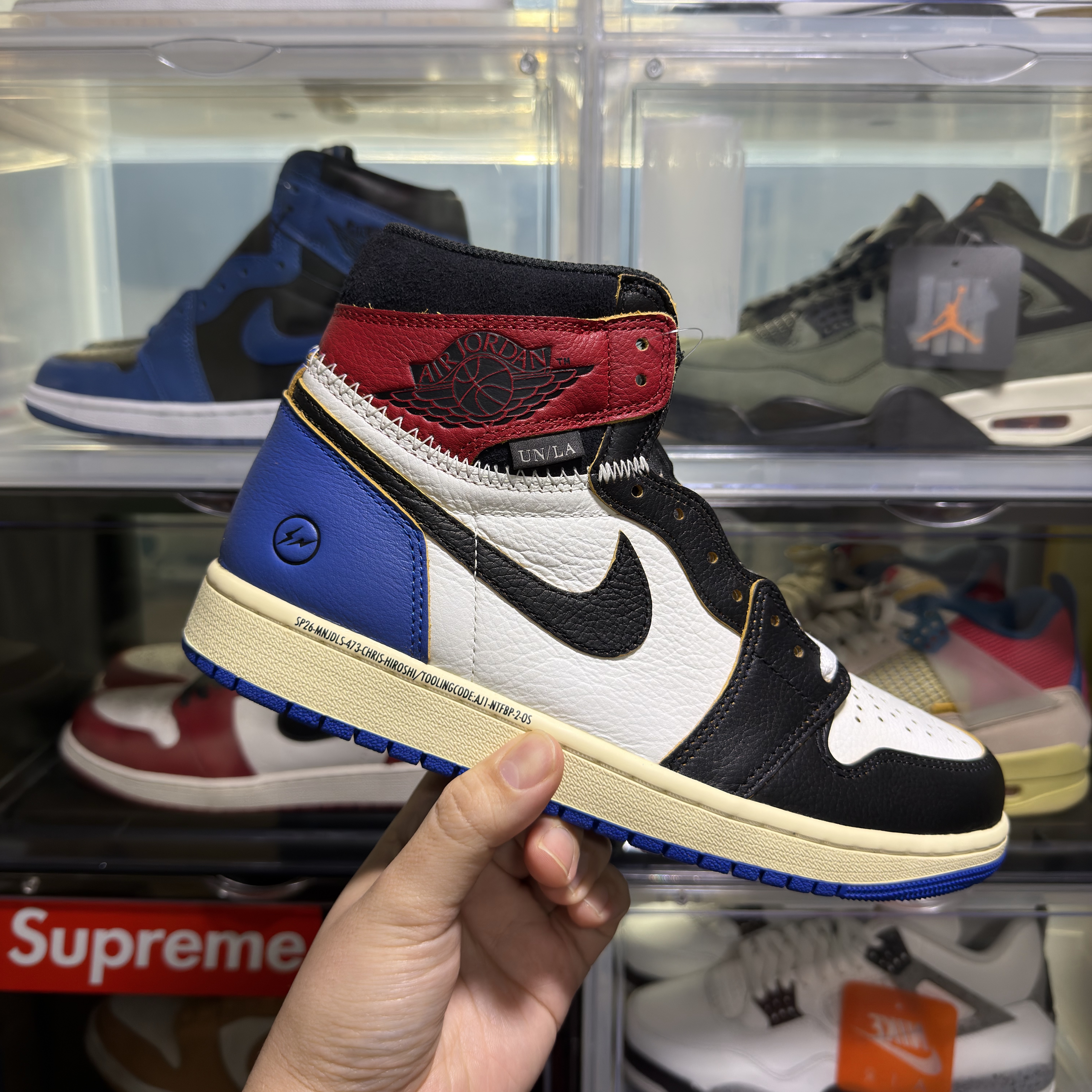 Jordan 1 x Fragment x Union LA Black and Varsity Red 착용 스타일