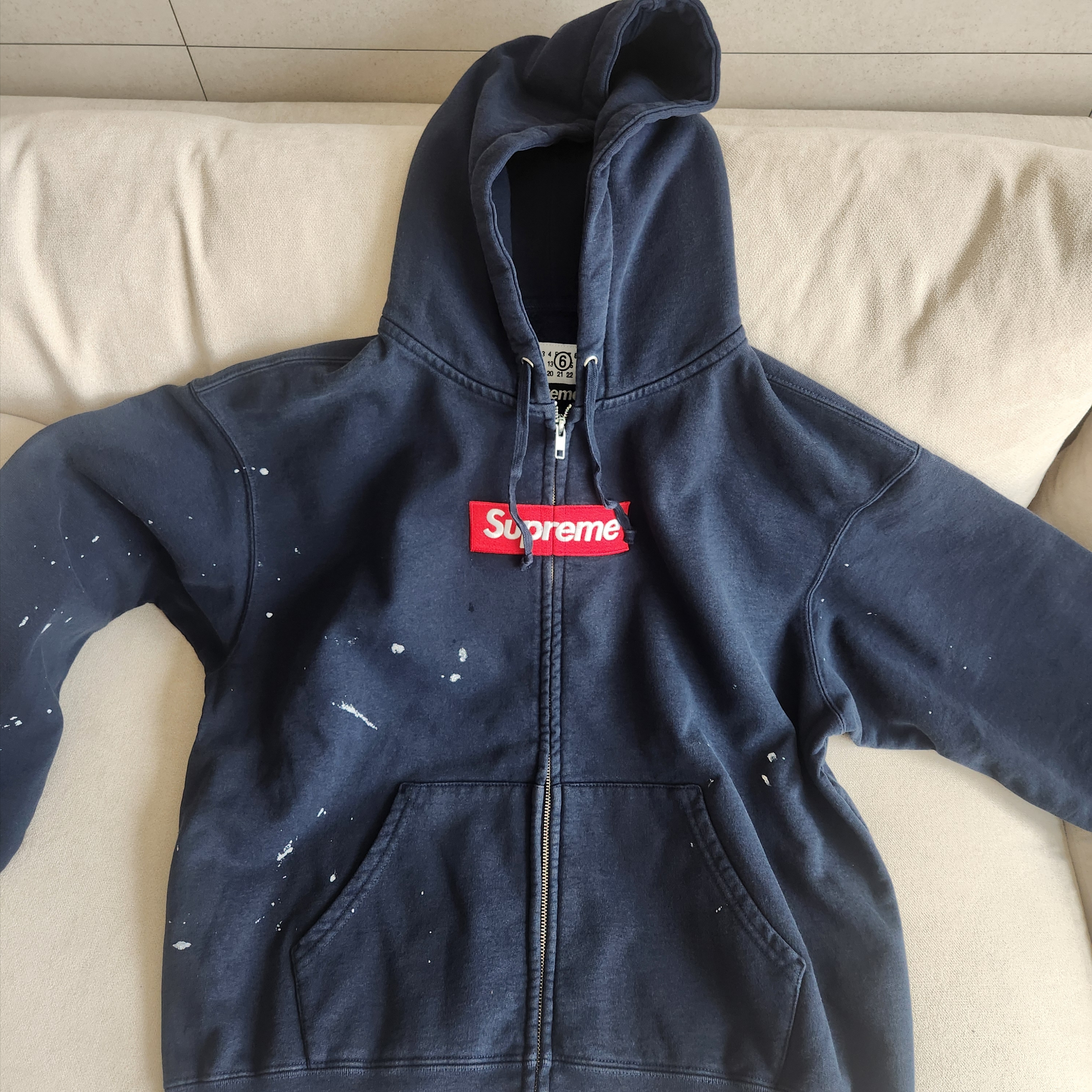 Supreme x MM6 Maison Margiela Box Logo Zip Up Hooded Sweatshirt Navy - 26SS, Jordan 1 x Travis Scott x Fragment Retro Low OG SP Military Blue 착용 스타일 - 4