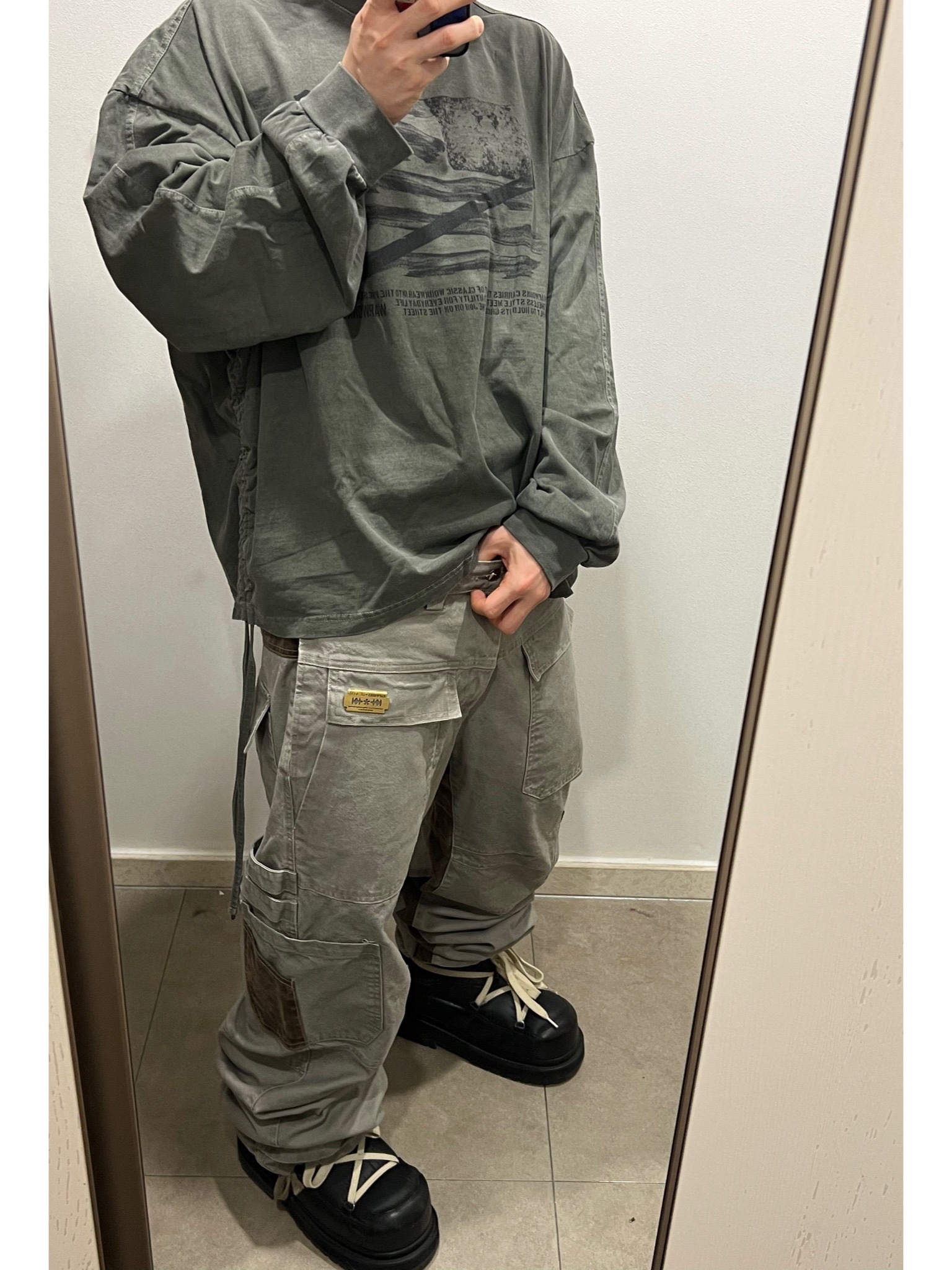 Wapworks Wp Military Shirring Crop Crewneck Khaki 착용 스타일 - 1