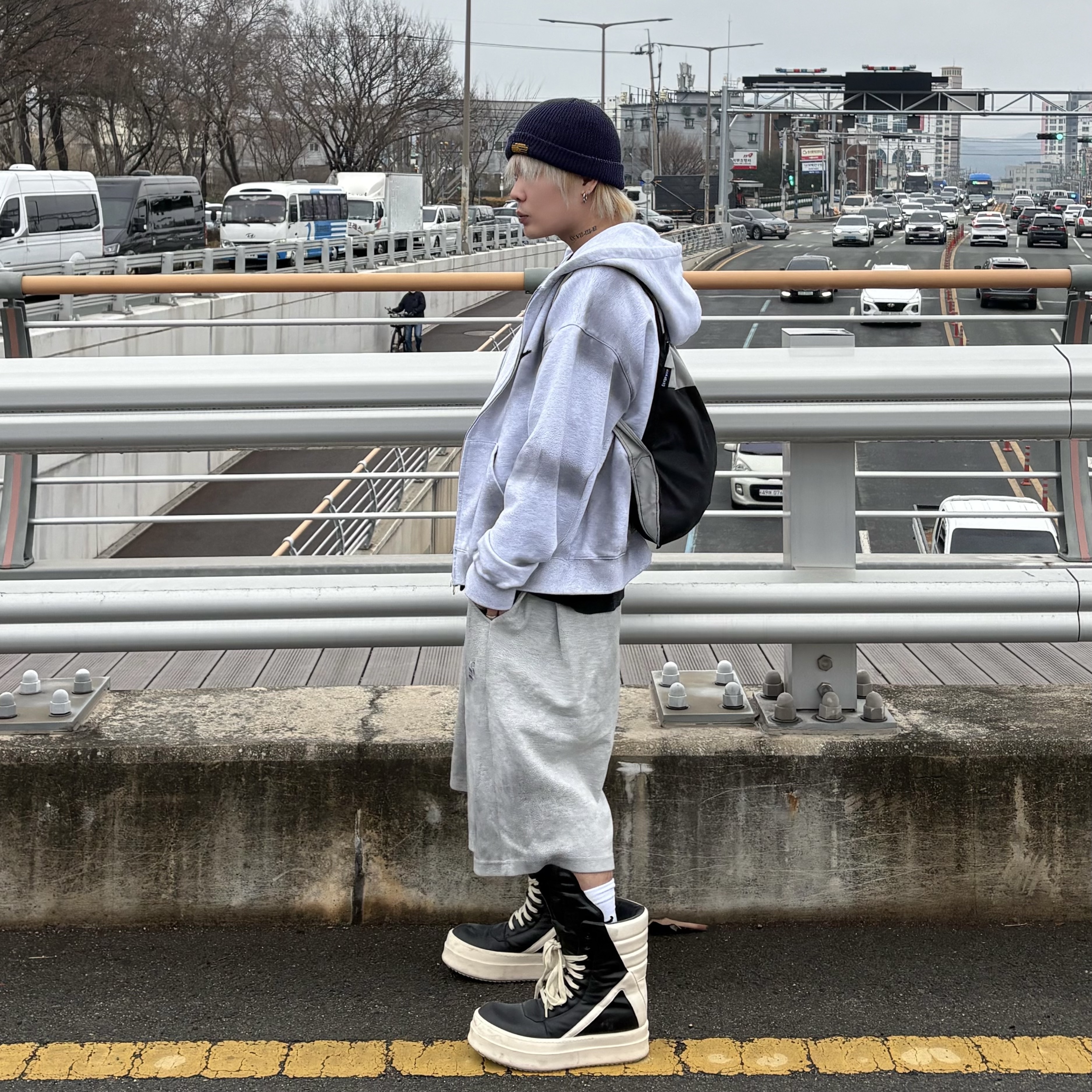Rick Owens Mega Bumper Geobasket Black Milk 착용 스타일 - 1