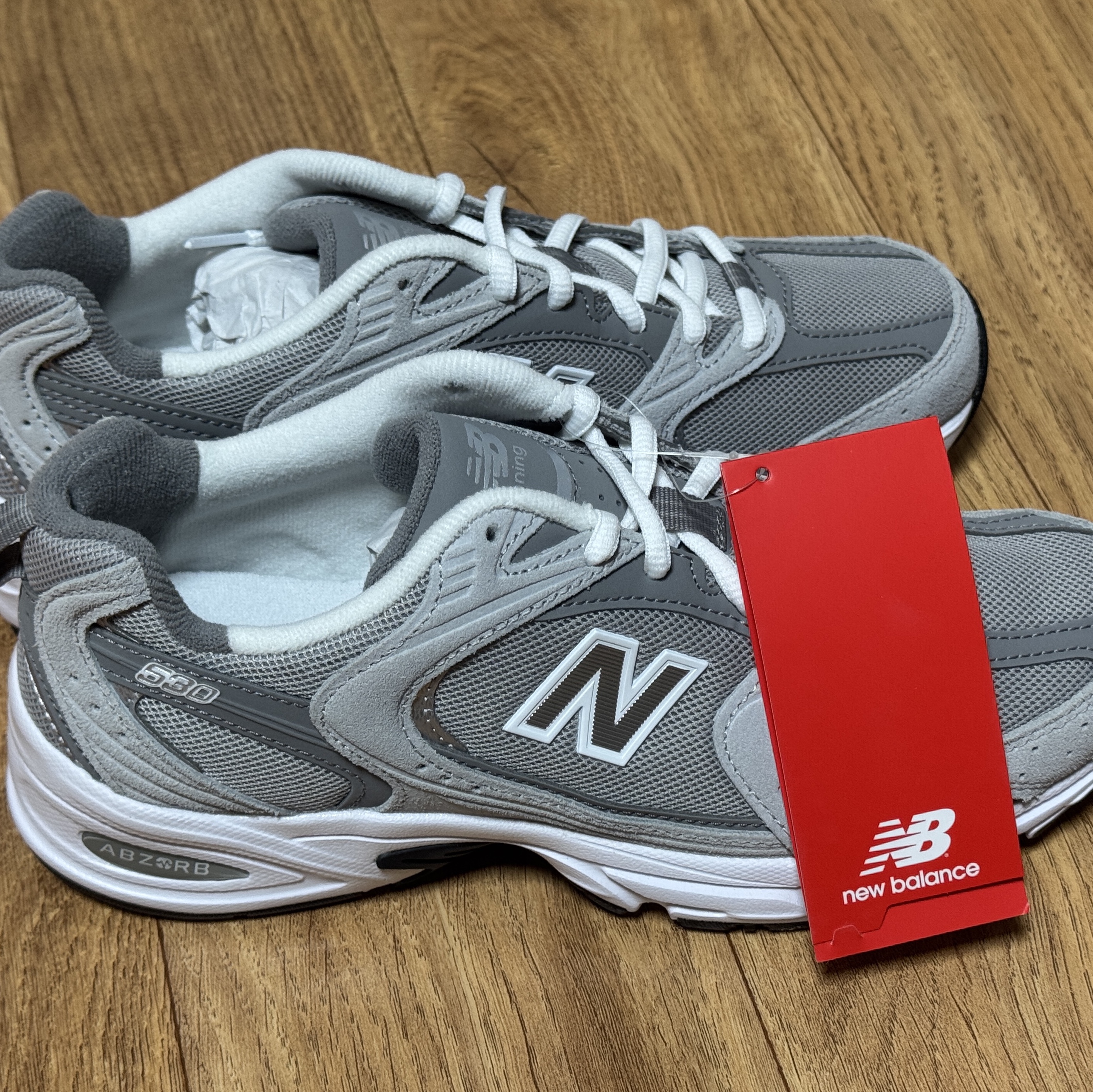 New Balance 530 Grey 착용 스타일 - 1