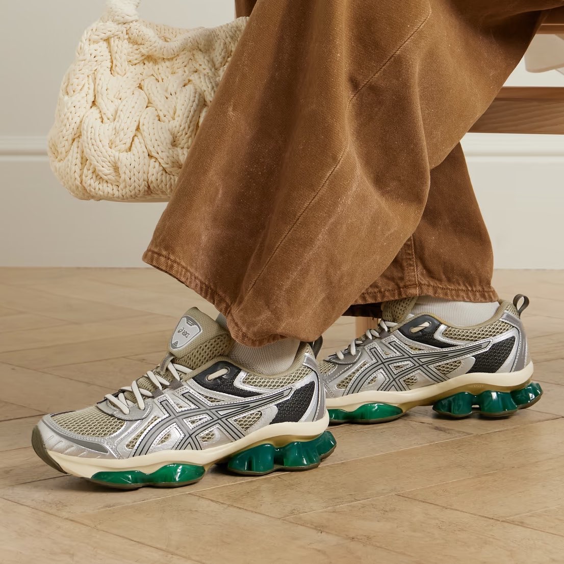Asics Gel-Quantum Kinetic White Khaki 착용 스타일 - 1