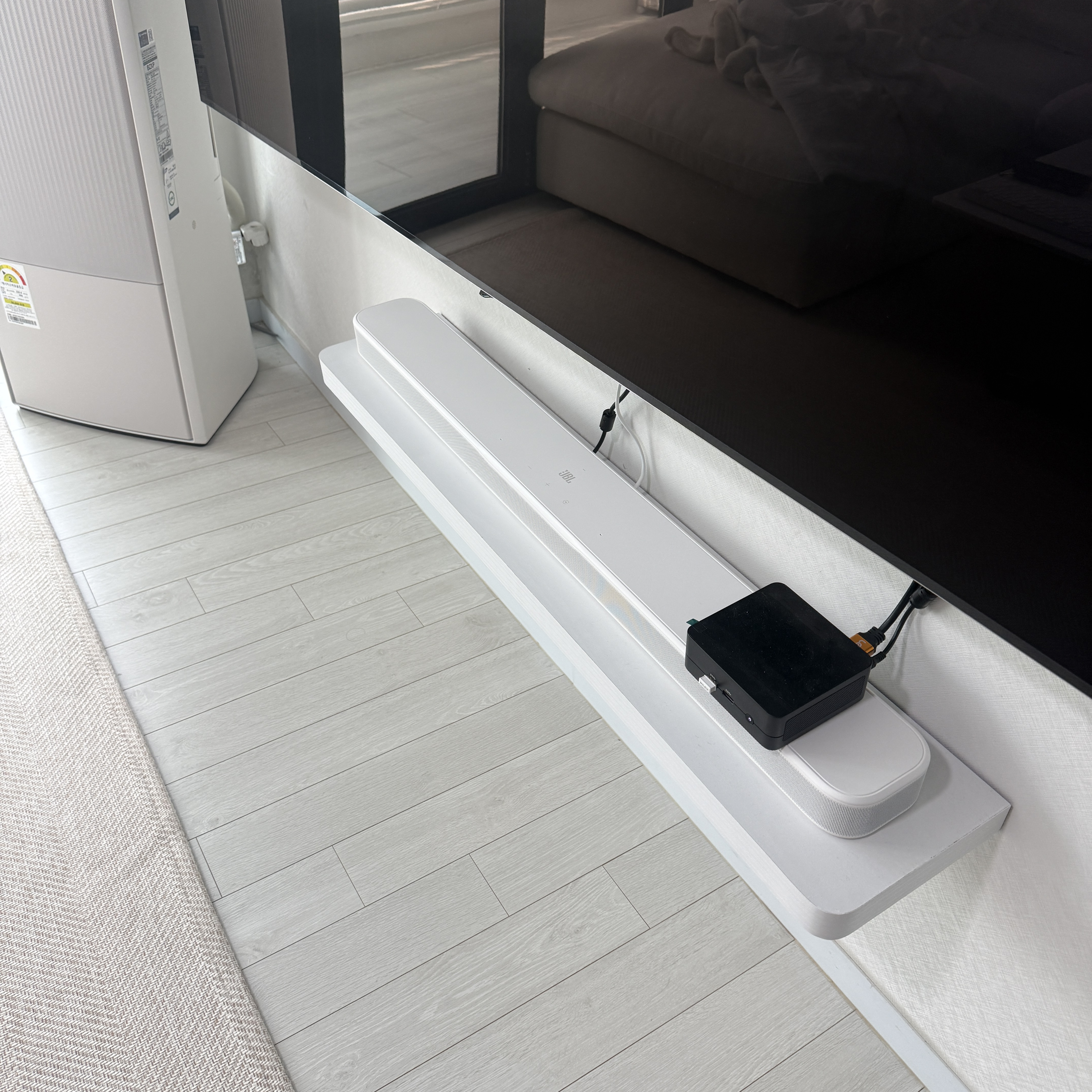JBL BAR 300 MK2 SoundBar White 착용 스타일