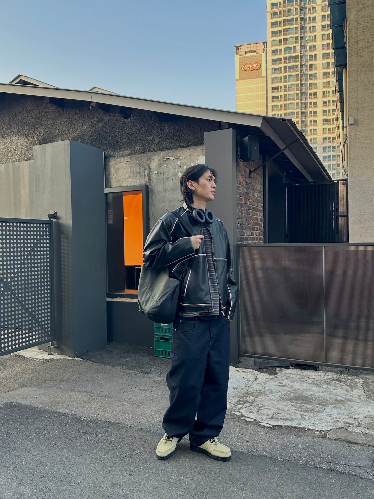 Timberland Heritage Gore-Tex Moc Toe Mid Boots Light Green Suede - Wide, Bose QC Ultra Headphones 2nd Gen Triple Black (Korean Ver.) 착용 스타일 - 3