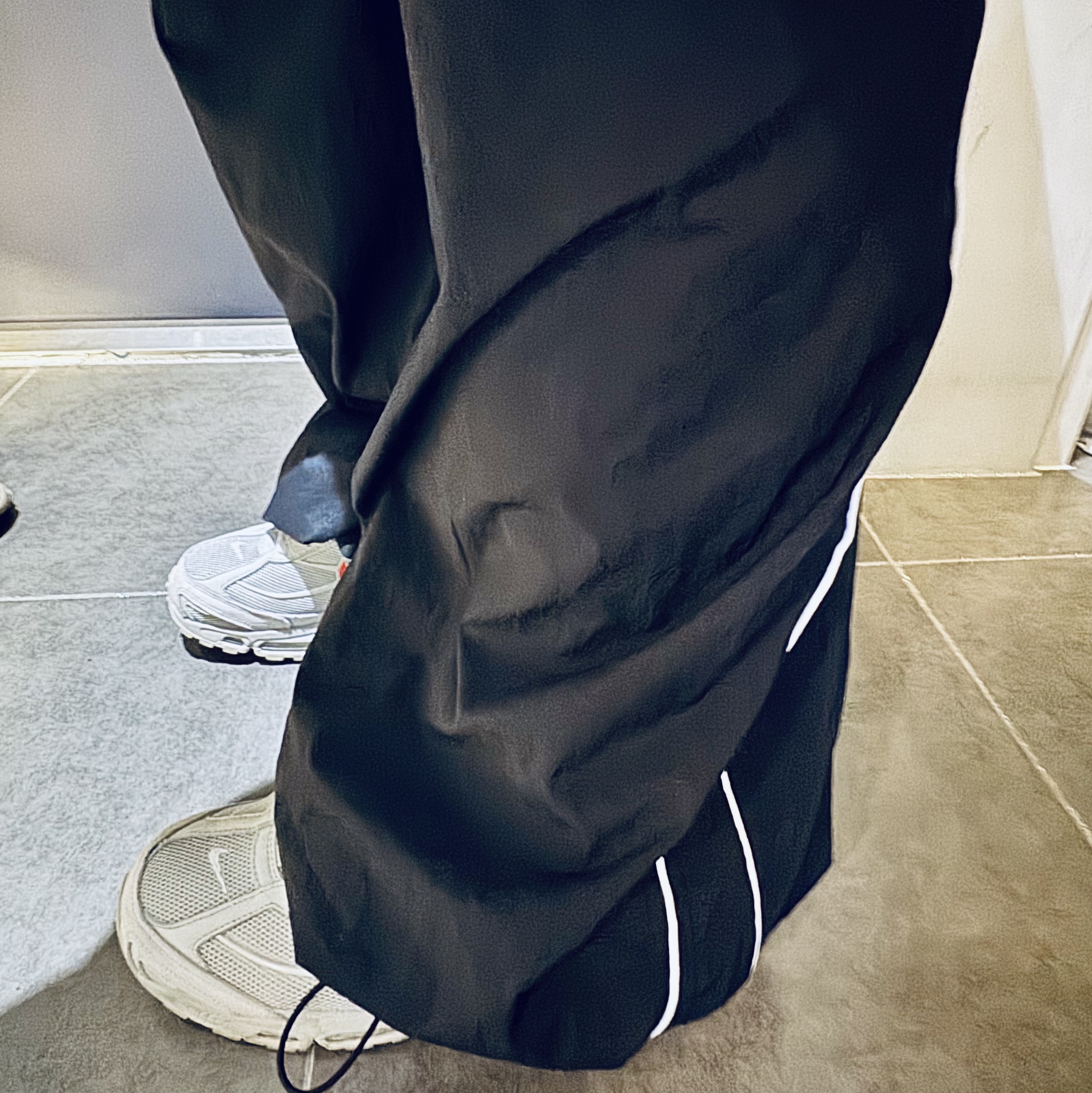 Undermycar Mu.126 Original Logo Piping Line Nylon Pants Black 착용 스타일