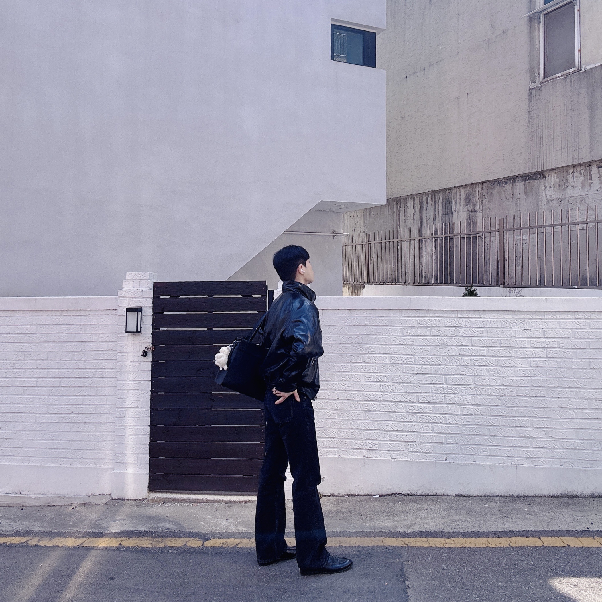 STU Lambskin Leather Jacket In Black 착용 스타일 - 2