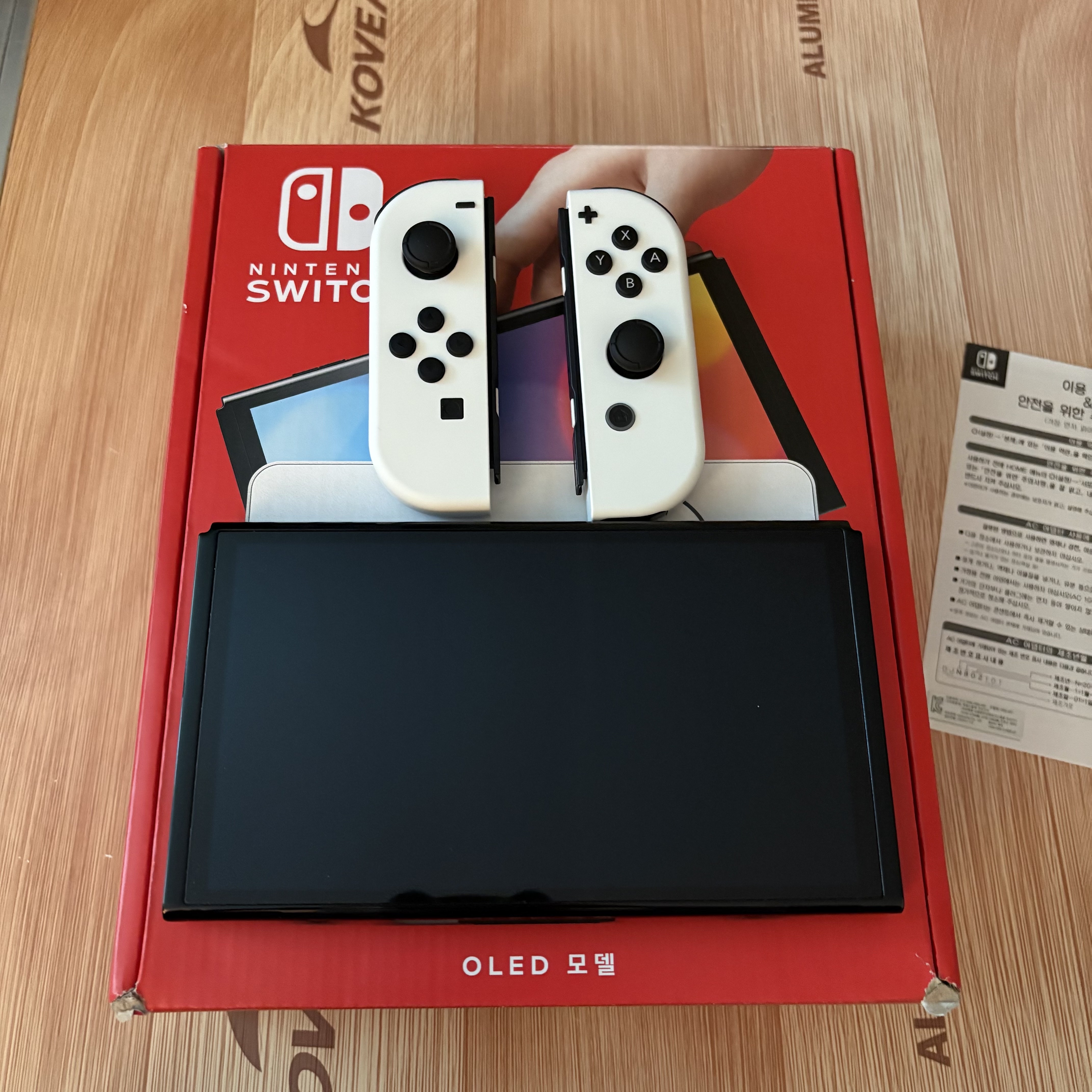 Nintendo Switch OLED White (Korean Ver.), Nintendo Switch Kirby and the Forgotten Land 착용 스타일 - 2