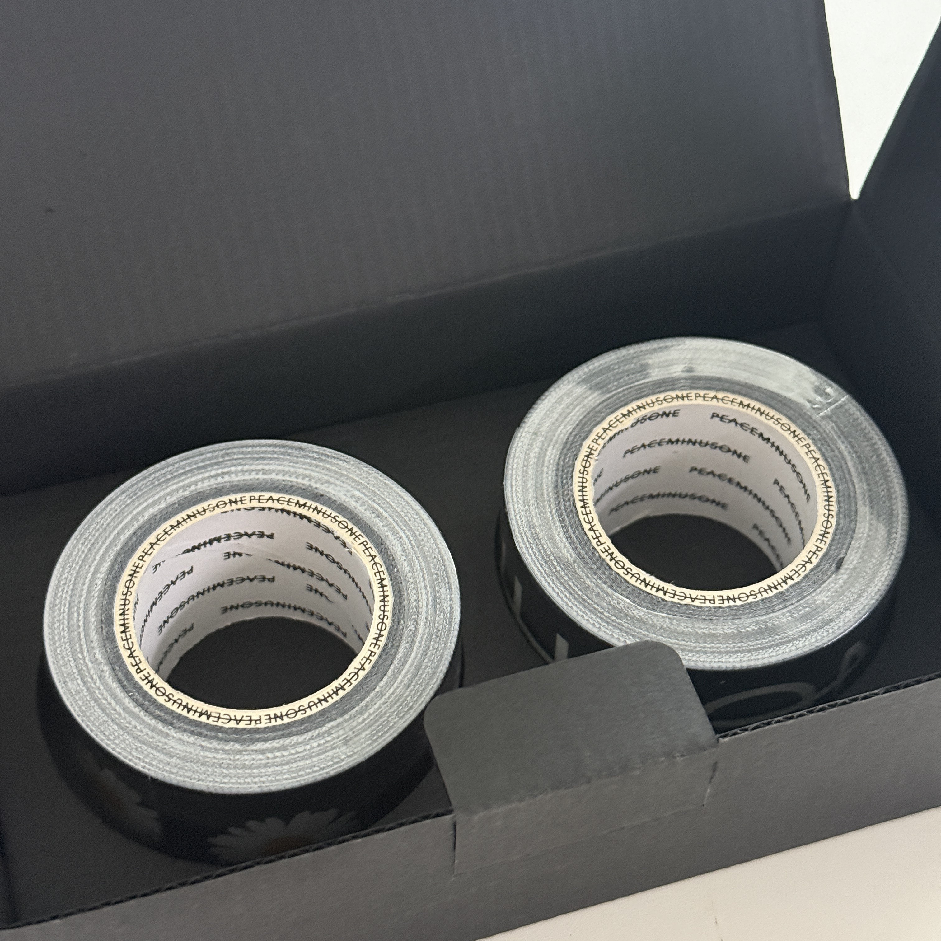 Peaceminusone Duct Tape #1 Black (Set of 2) 착용 스타일 - 2