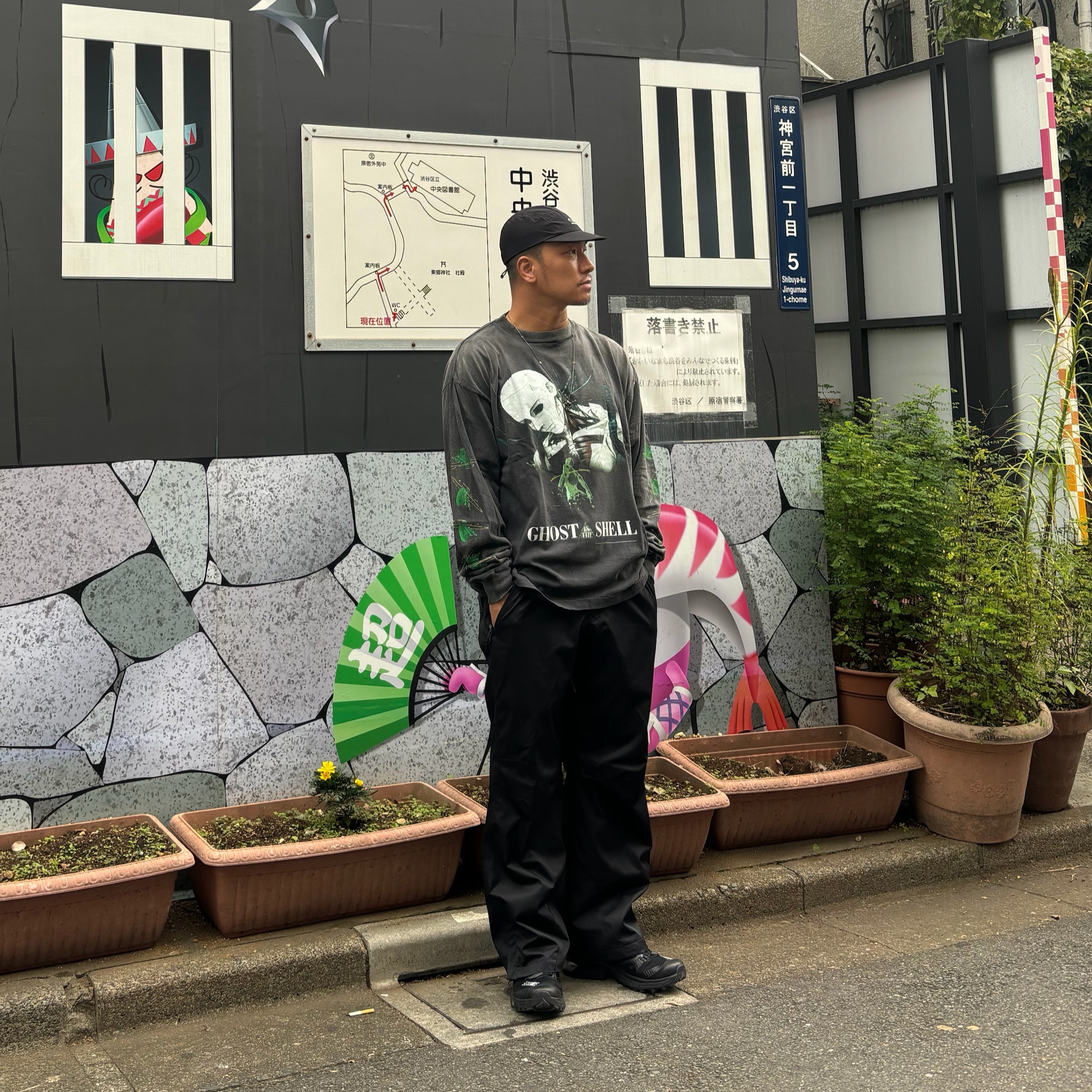 Oakley x Satisfy Peaceshell Trail Cap Black, Saint Mxxxxxx x Ghost in The Shell Gits L/S T-Shirt Black - 24AW 착용 스타일