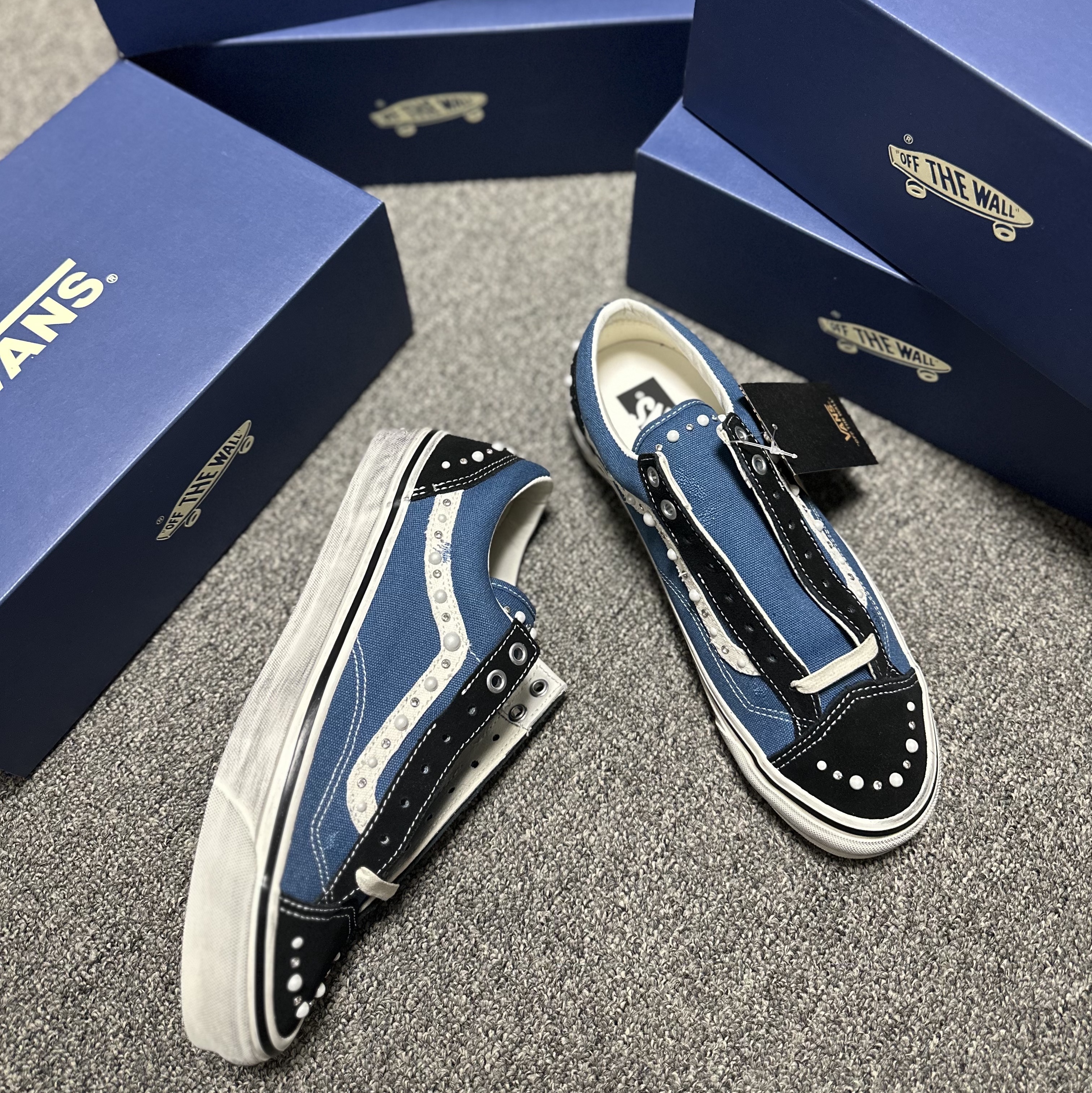 Vans LX Old Skool 36 Pearlized Navy Black 착용 스타일