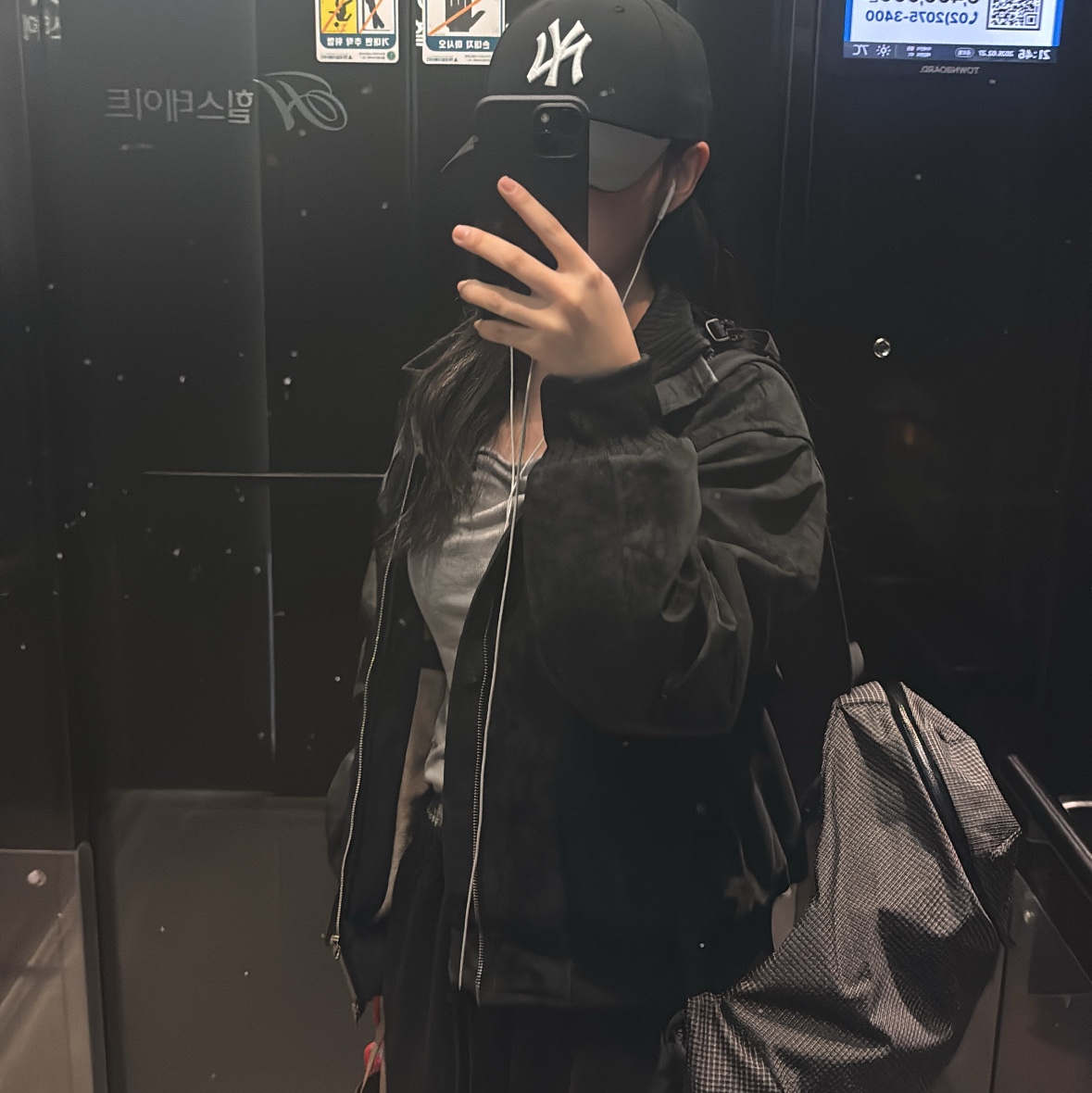 Arc'teryx Konseal 15 Backpack Black 착용 스타일