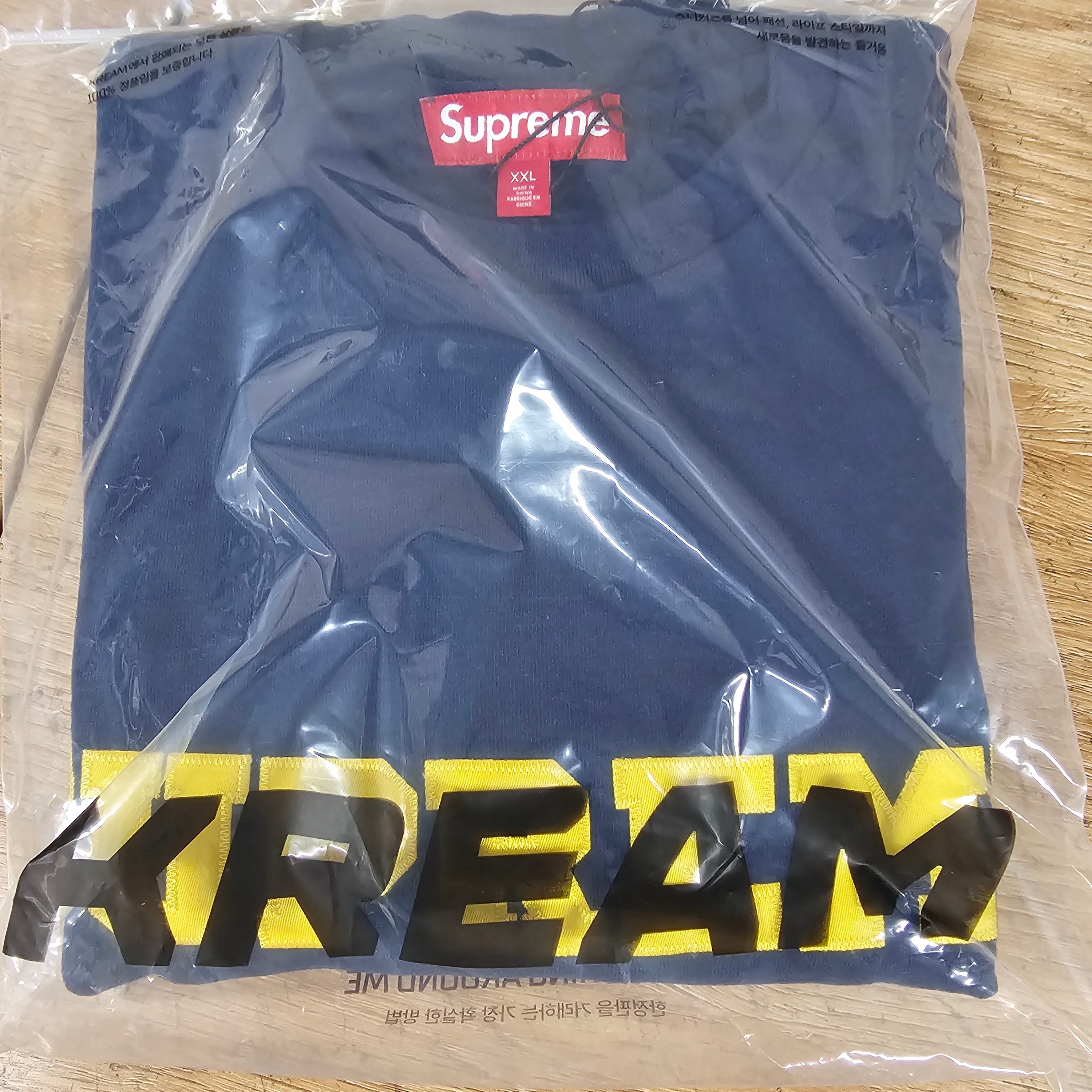 Supreme Collegiate S/S Top Navy - 23FW 착용 스타일