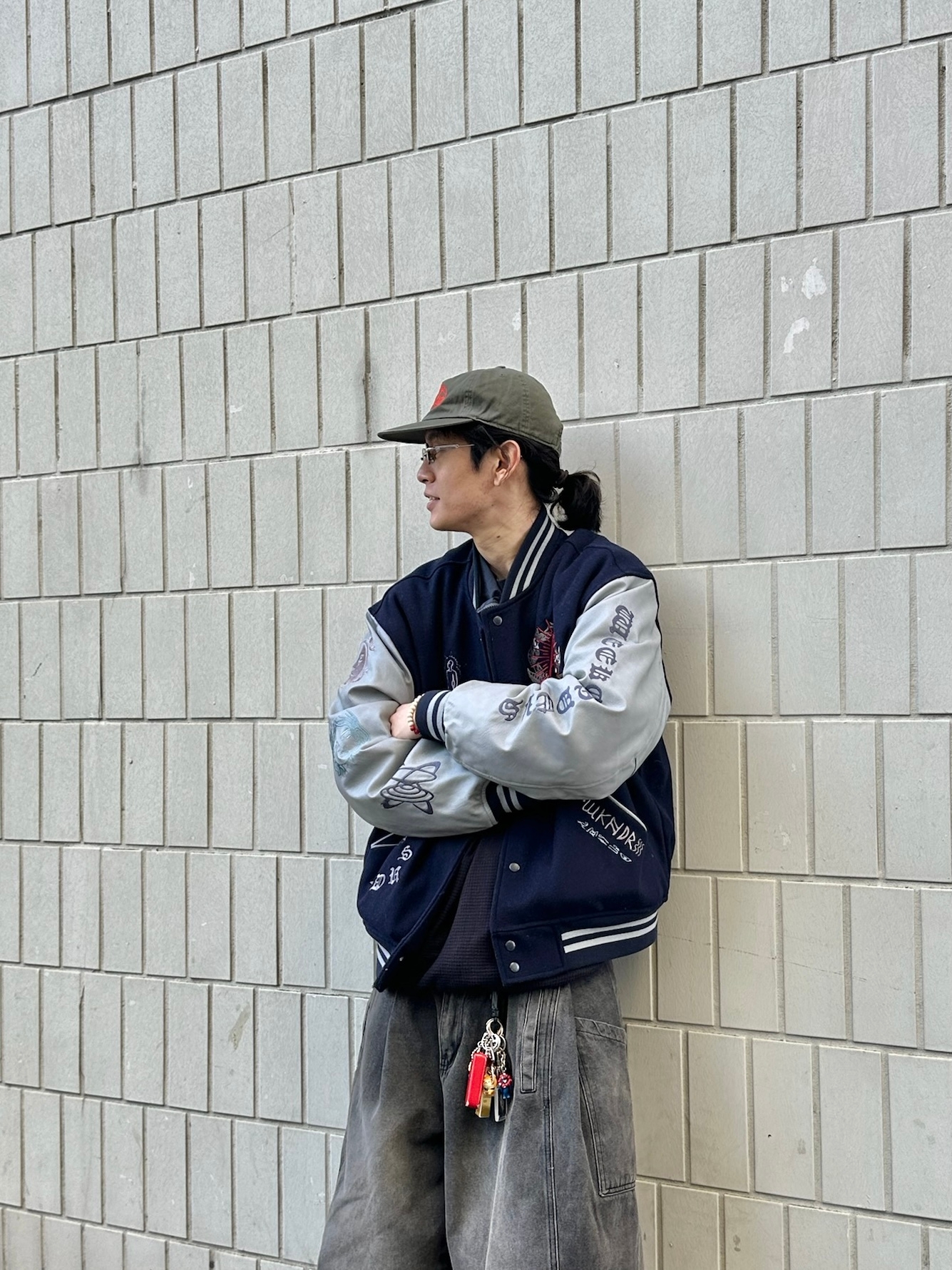 Gentle Monster x Maison Margiela MM217 Silver Clear, Supreme Floating Keychain Red - 23FW 착용 스타일 - 3