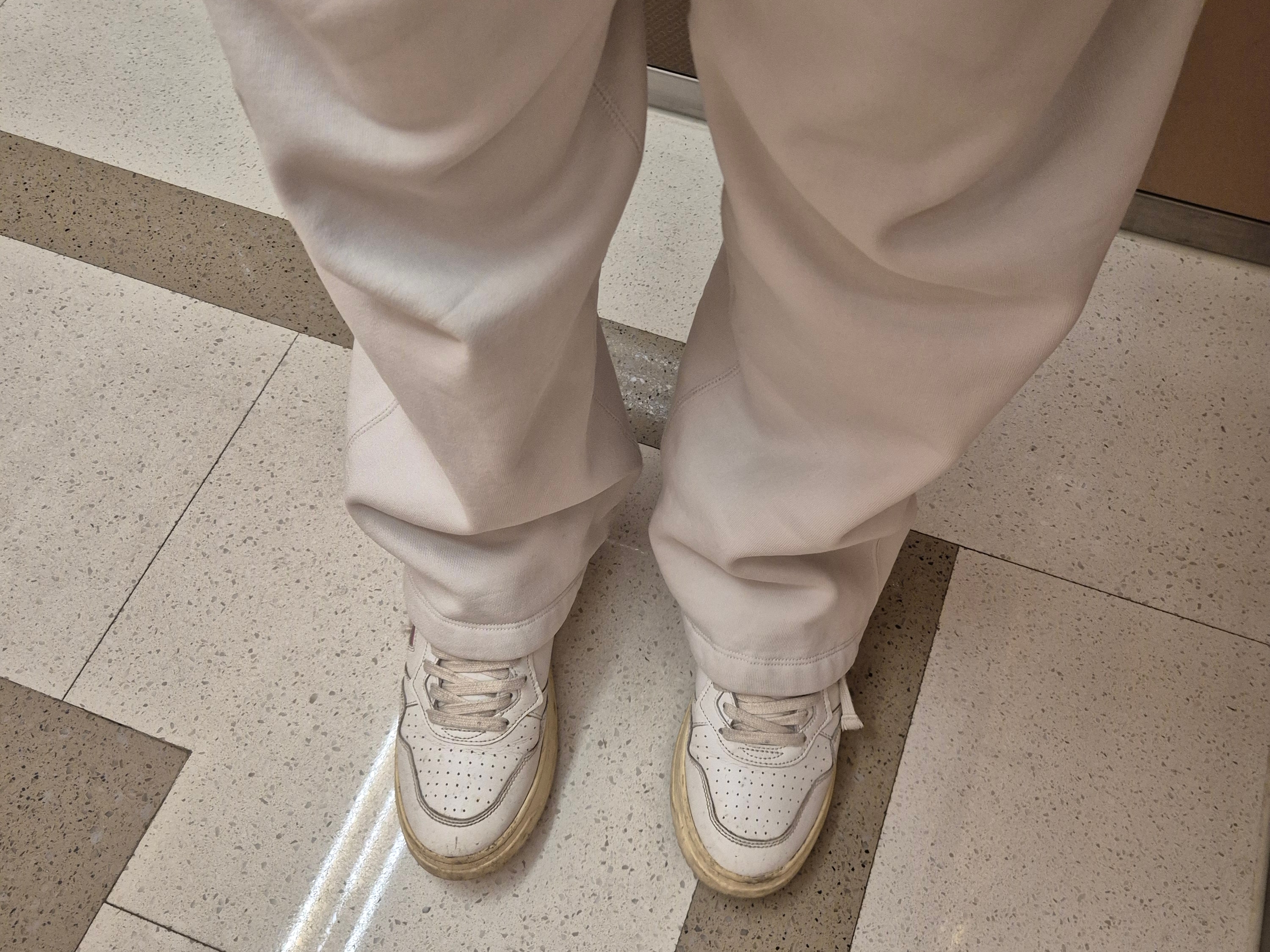 Autry Medalist Low Leather Sneakers White 착용 스타일