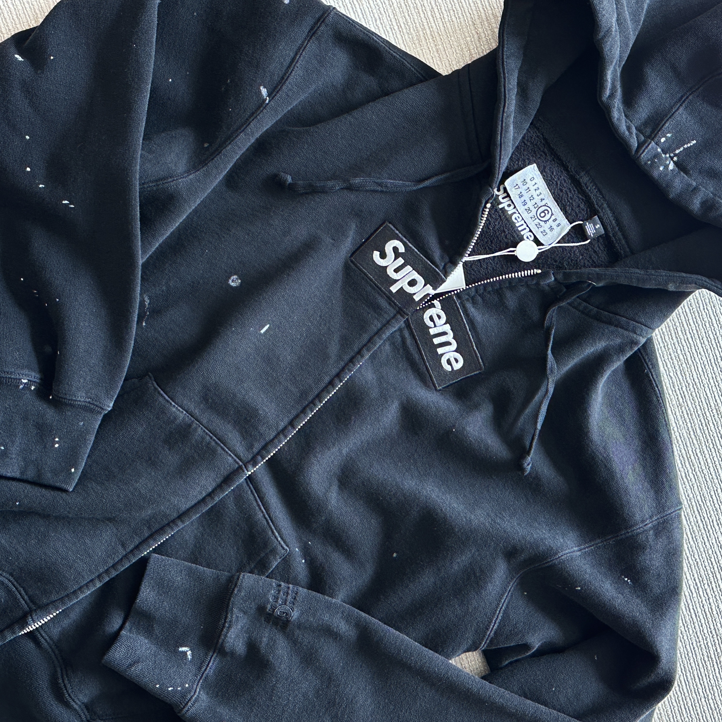 Supreme x MM6 Maison Margiela Box Logo Zip Up Hooded Sweatshirt Black - 26SS, Rick Owens Concordians Vintage Low Sneakers Black Milk 착용 스타일 - 4