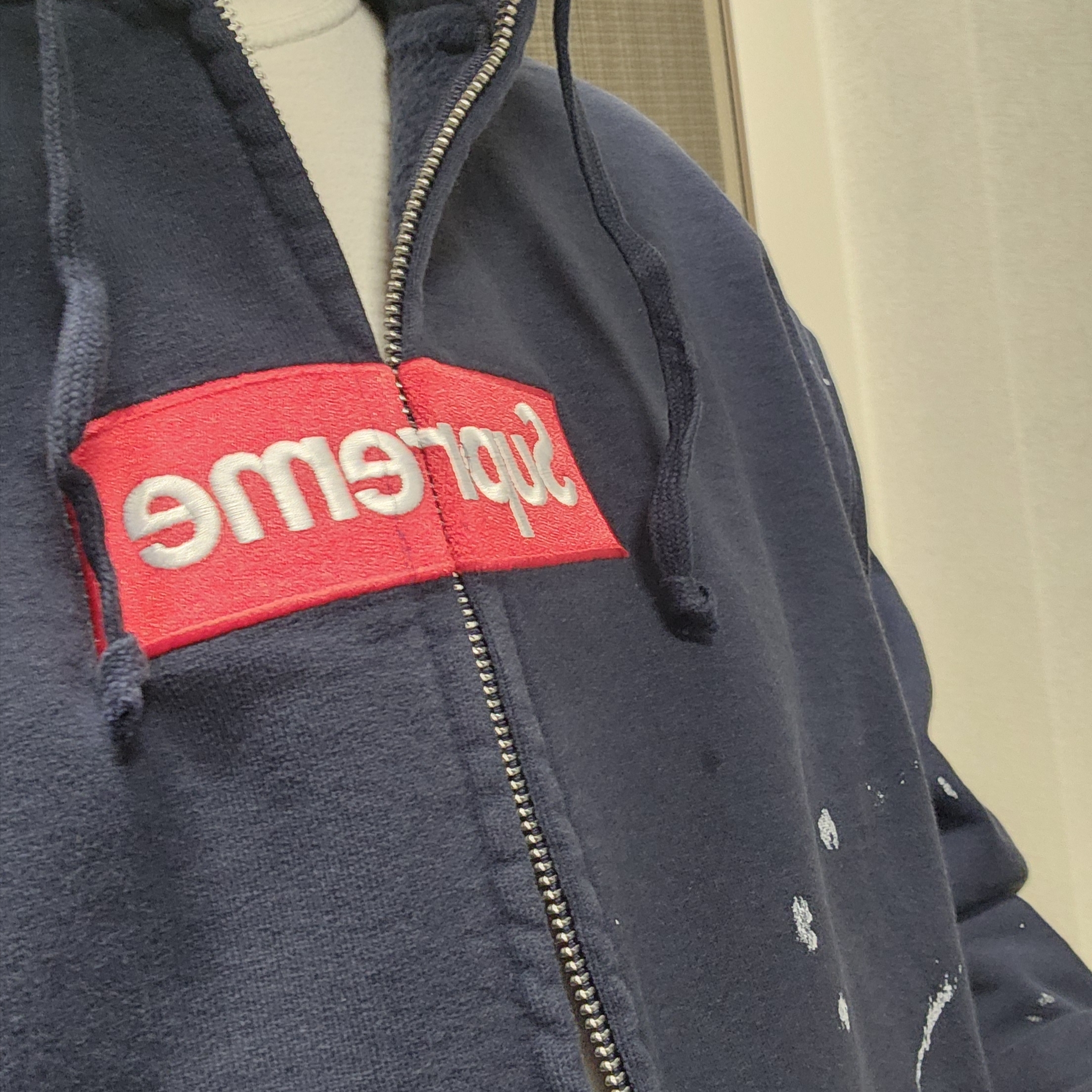 Supreme x MM6 Maison Margiela Box Logo Zip Up Hooded Sweatshirt Navy - 26SS, Jordan 1 x Travis Scott x Fragment Retro Low OG SP Military Blue 착용 스타일 - 2