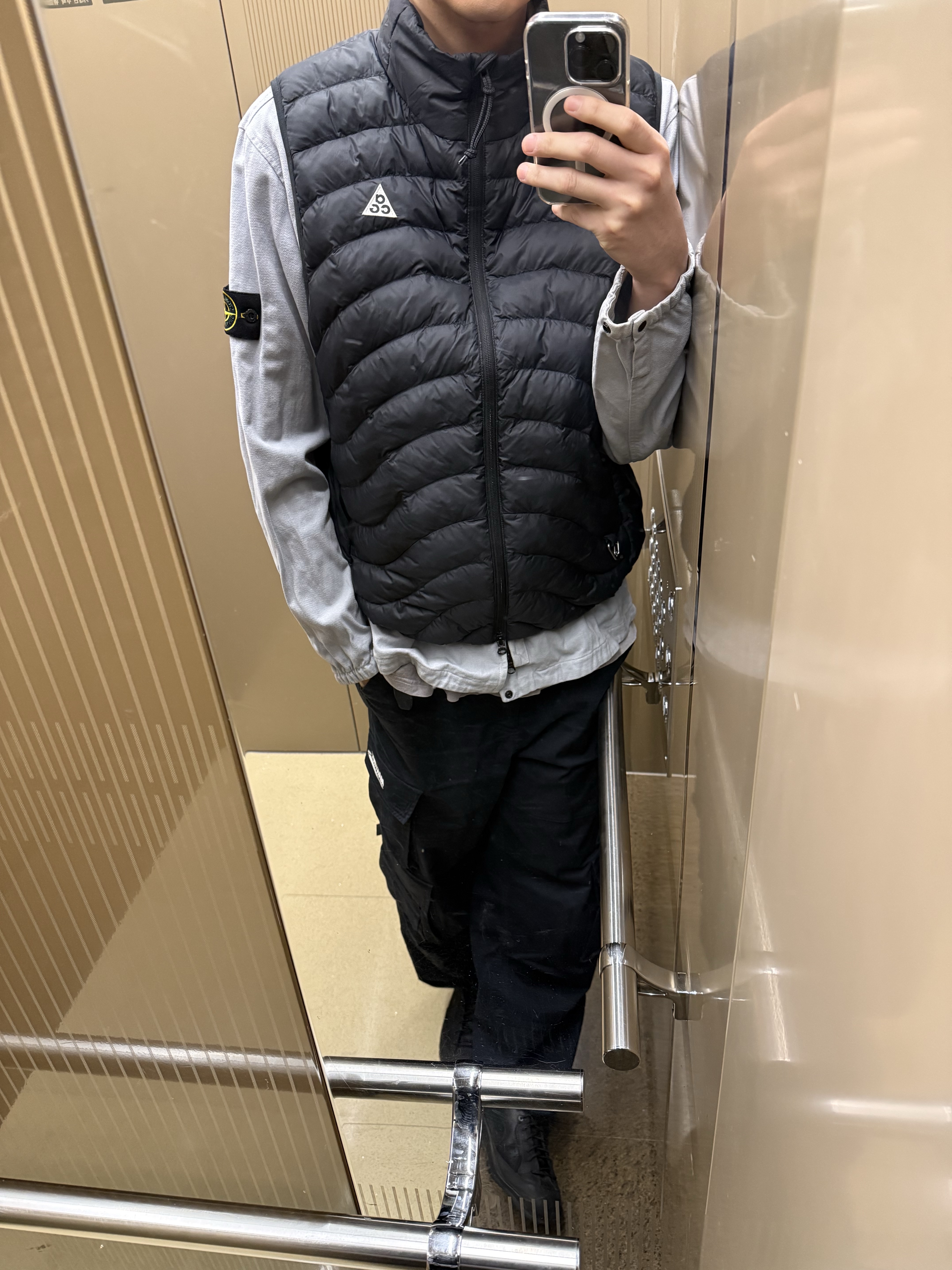 Nike ACG Lava Flow Therma-Fit ADV Vest Black Summit White - Asia, Stone Island 119WN Old Treatment Cotton Canvas Overshirt Sky Blue - 24SS 착용 스타일
