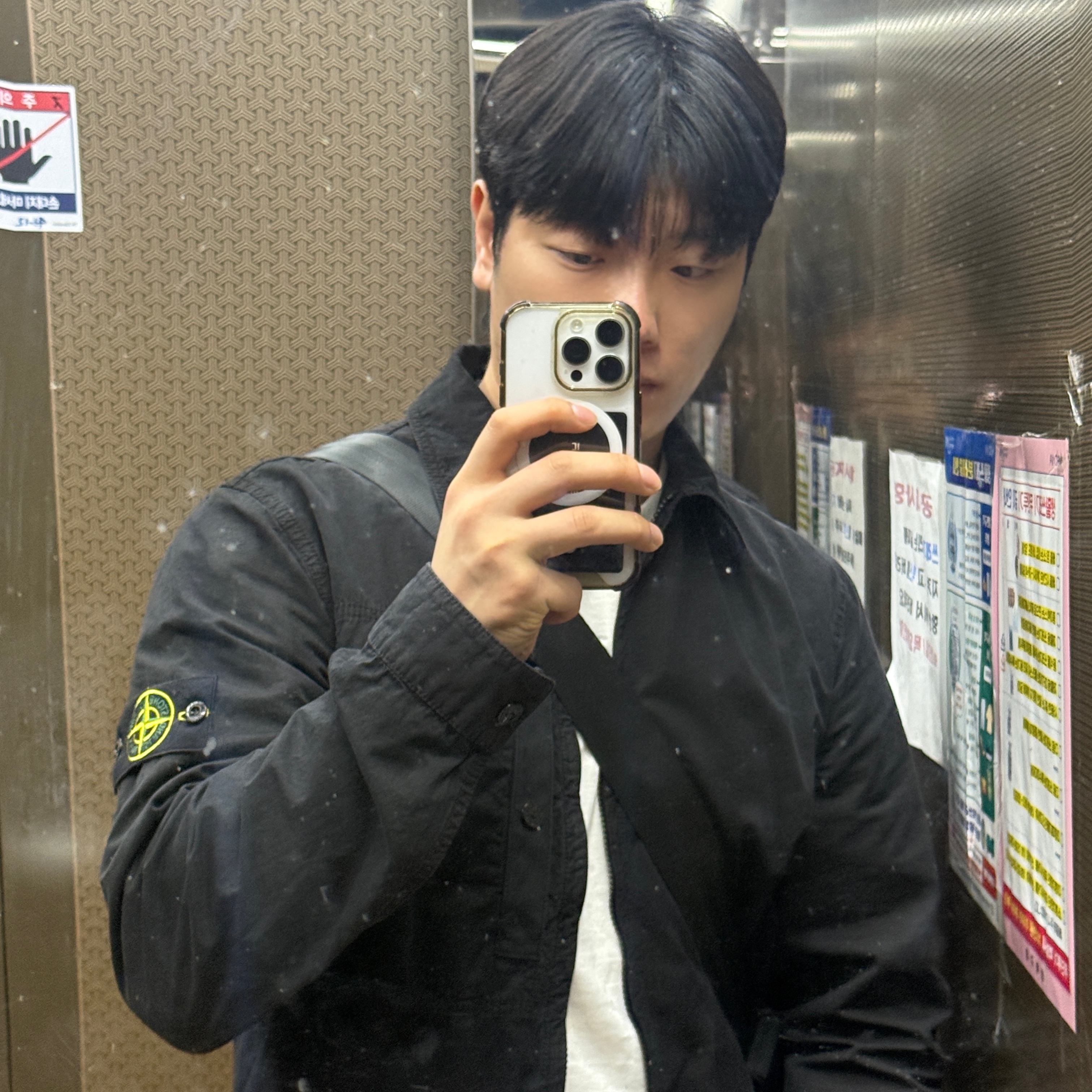 Stone Island 1200032 Brushed Organic Cotton Canvas Old Effect Overshirt Black - 25SS 착용 스타일