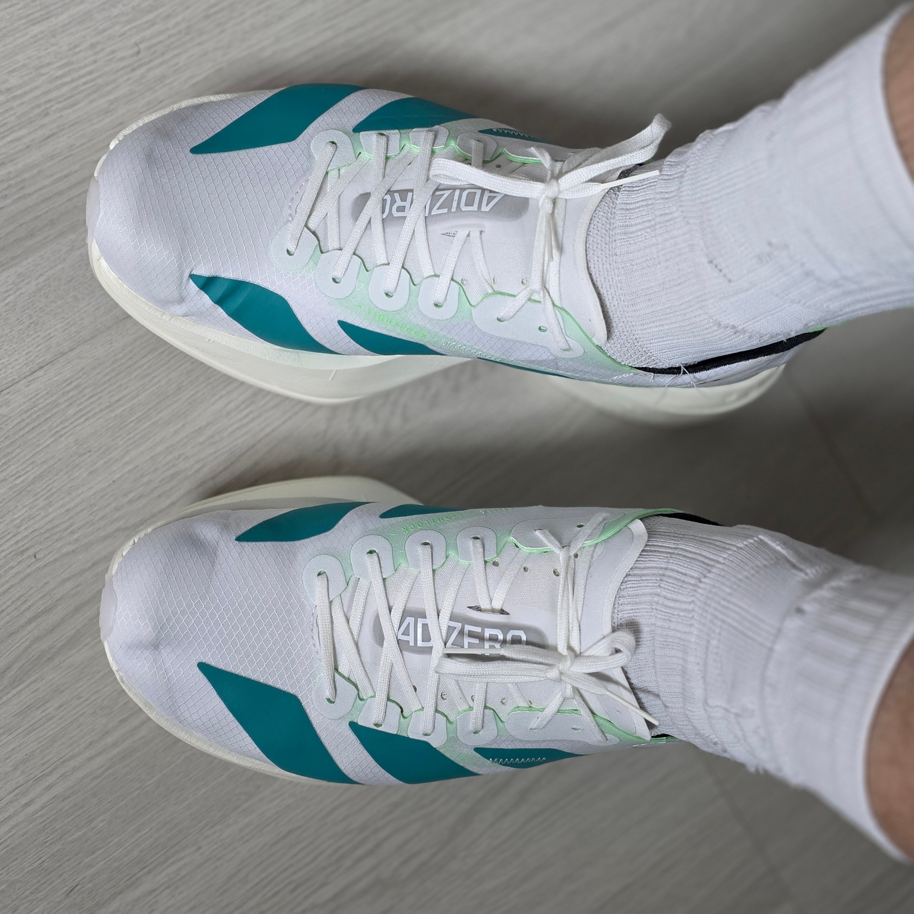 Adidas Adizero Adios Pro 4 Cloud White Pure Teal 착용 스타일