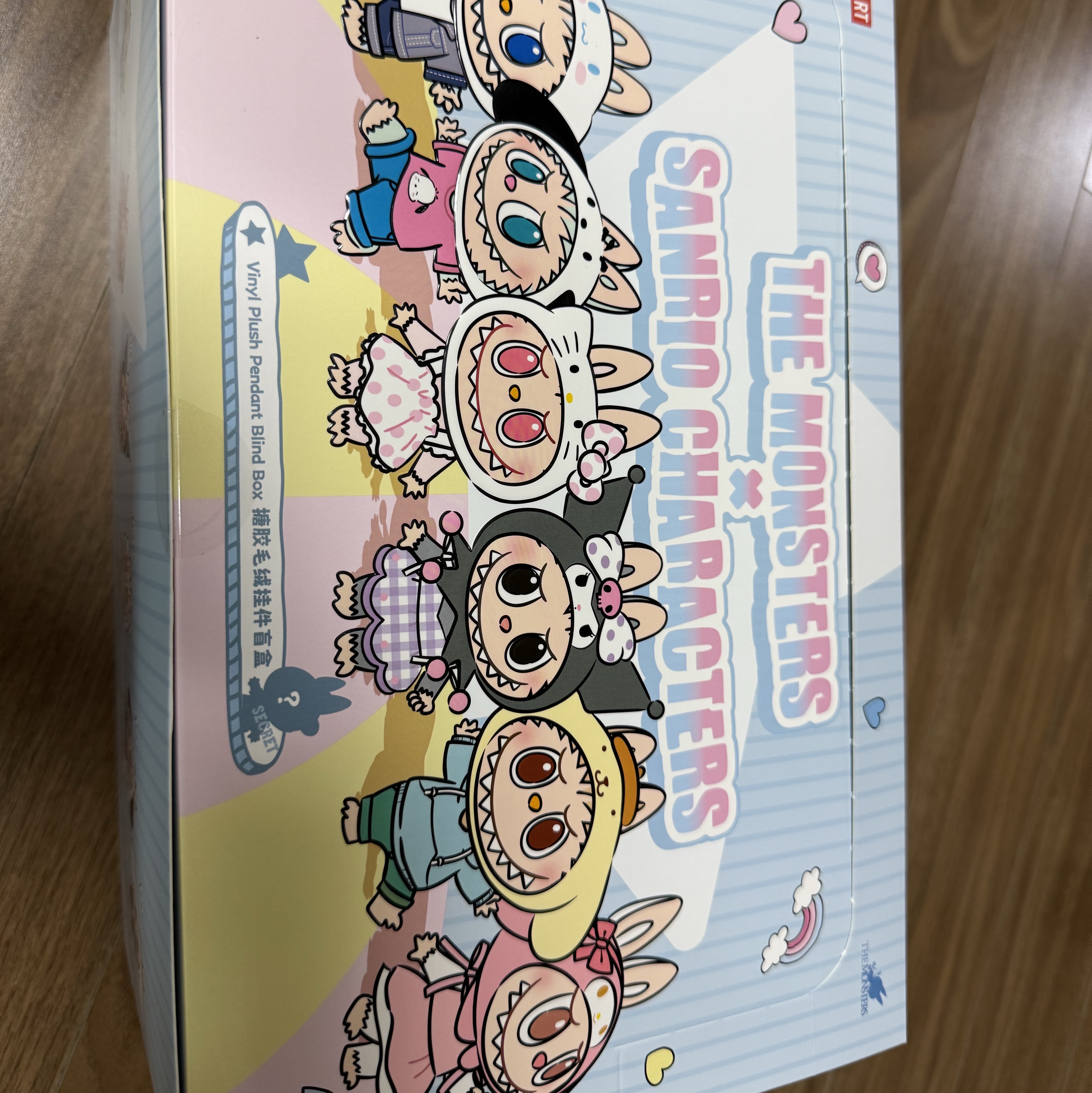 Pop Mart Labubu The Monsters x Hello Kitty And Friends Series Vinyl Plush Pendant Sealed Case (6 Blind Boxes) 착용 스타일