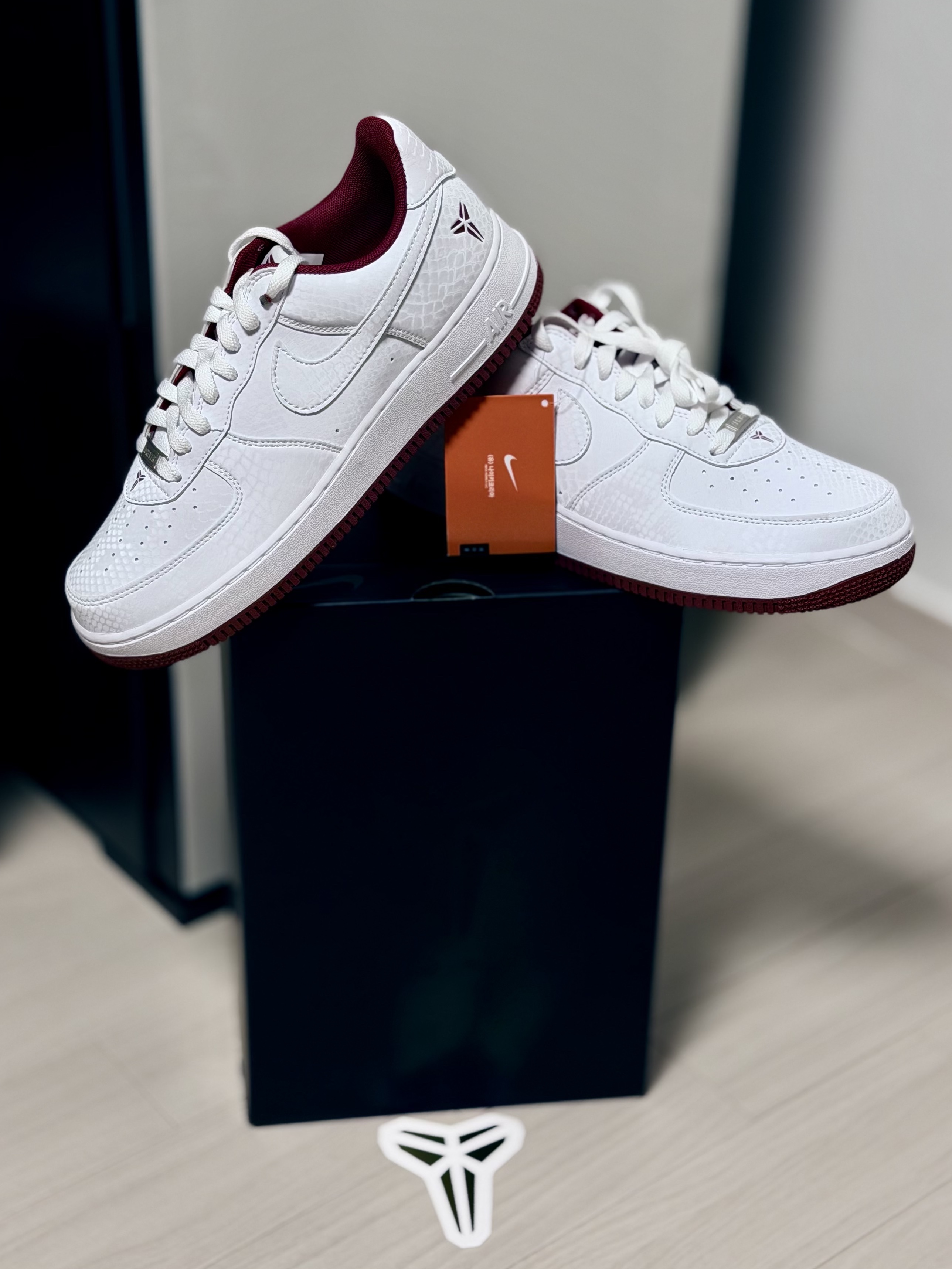 Nike x Kobe Bryant Air Force 1 Low White Team Red 착용 스타일