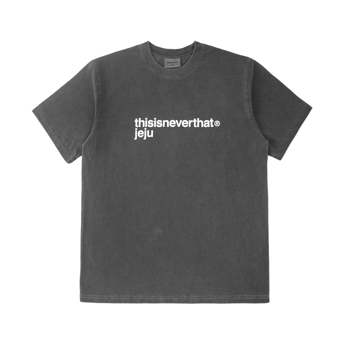 디스이즈네버댓 T-로고 제주 티셔츠 차콜(Thisisneverthat T-Logo Jeju T-Shirt Charcoal)