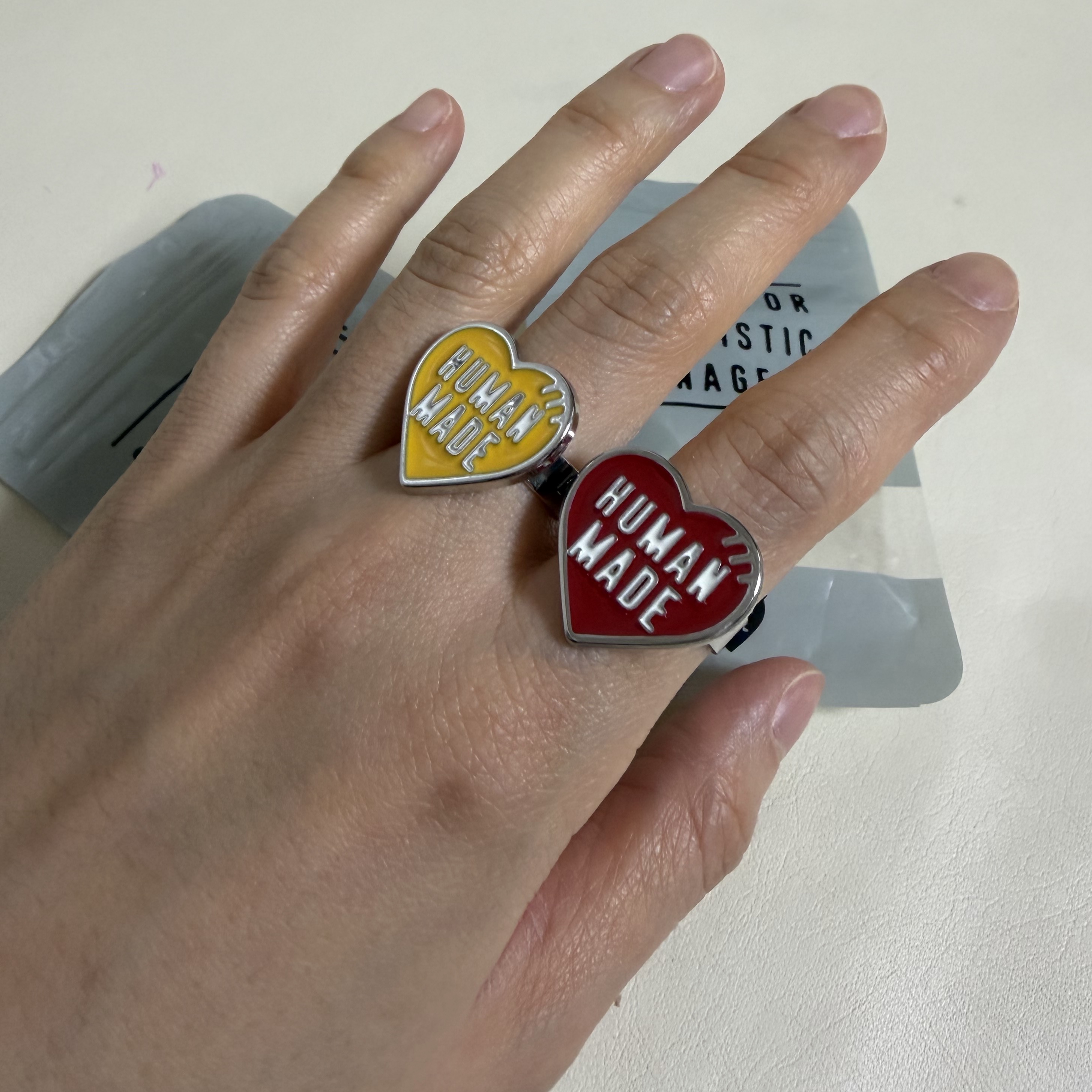 Human Made Heart Ring Red, Human Made Heart Ring Yellow 착용 스타일