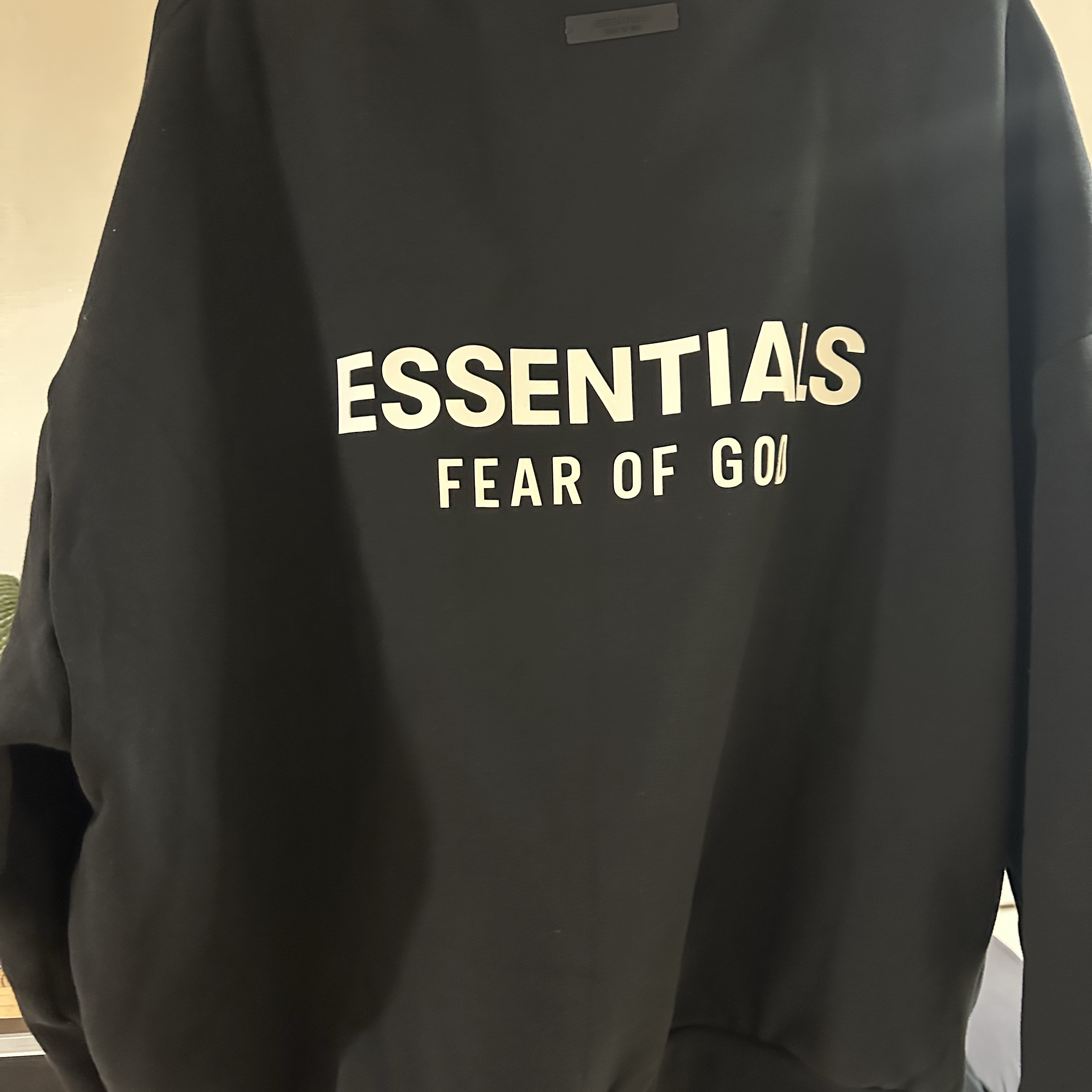 Essentials Fleece Crewneck Black - 24FW 착용 스타일