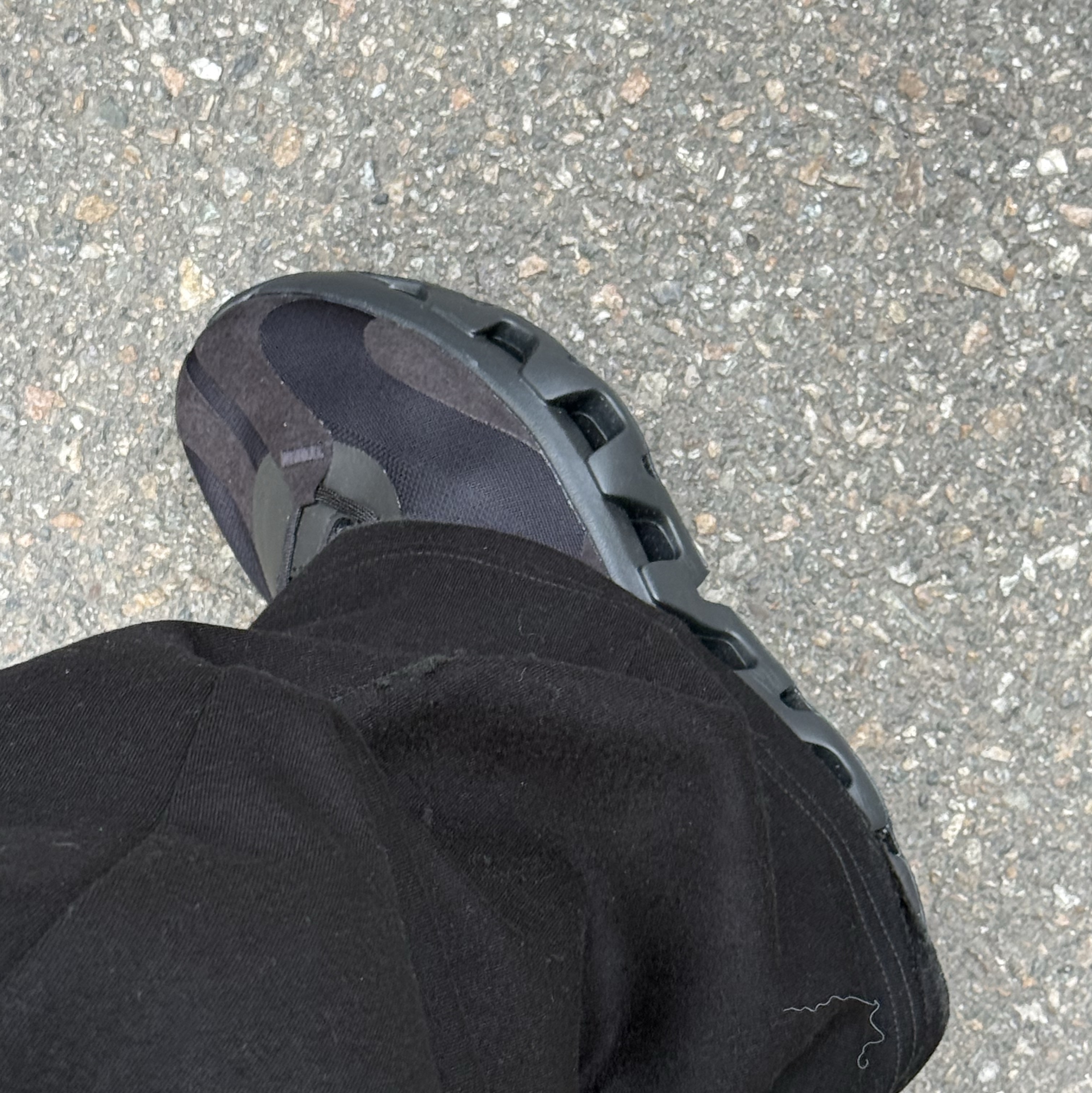 On Running x Kith K-Tech 1 Black 착용 스타일 - 2