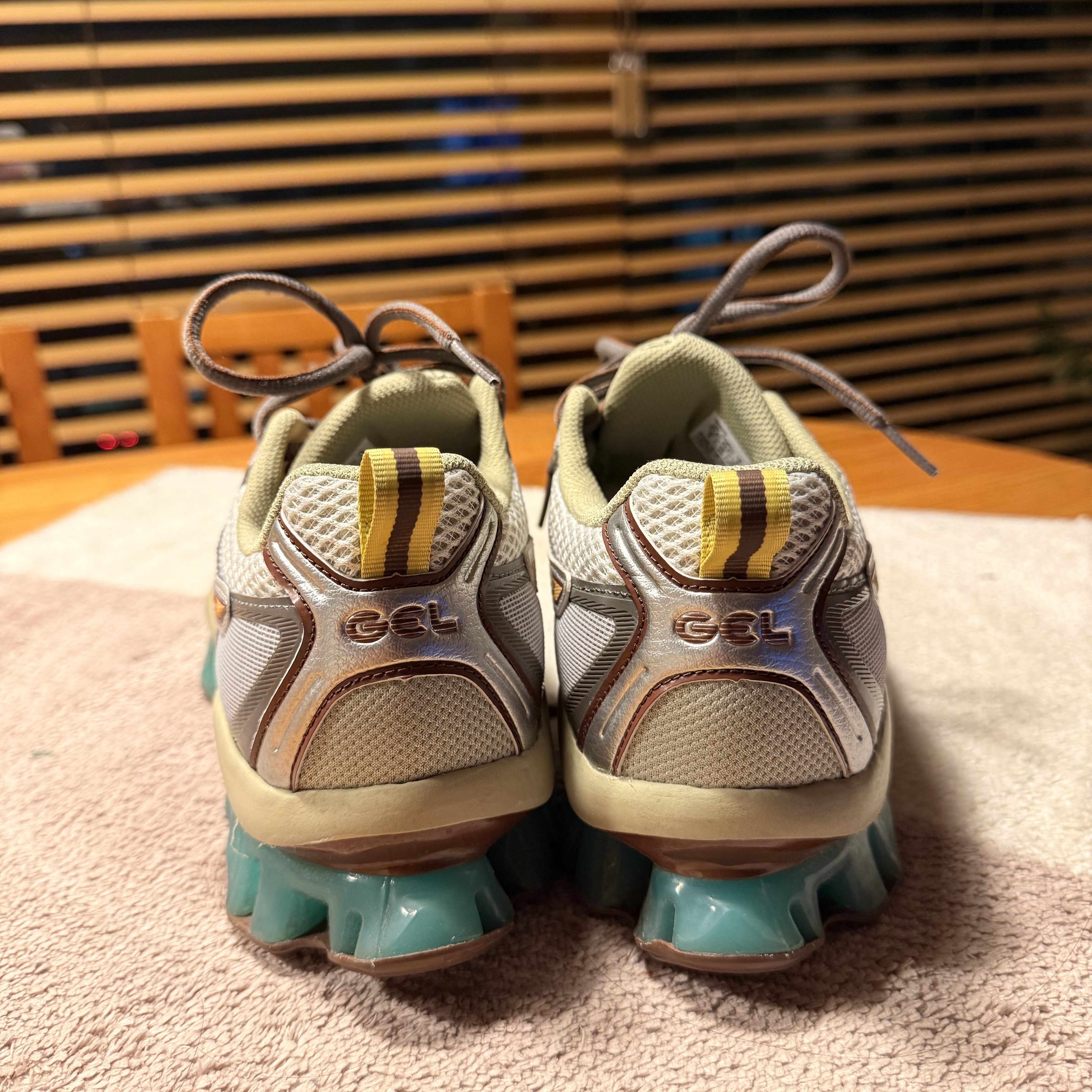 Asics Gel-Quantum Kinetic White Khaki 착용 스타일 - 3