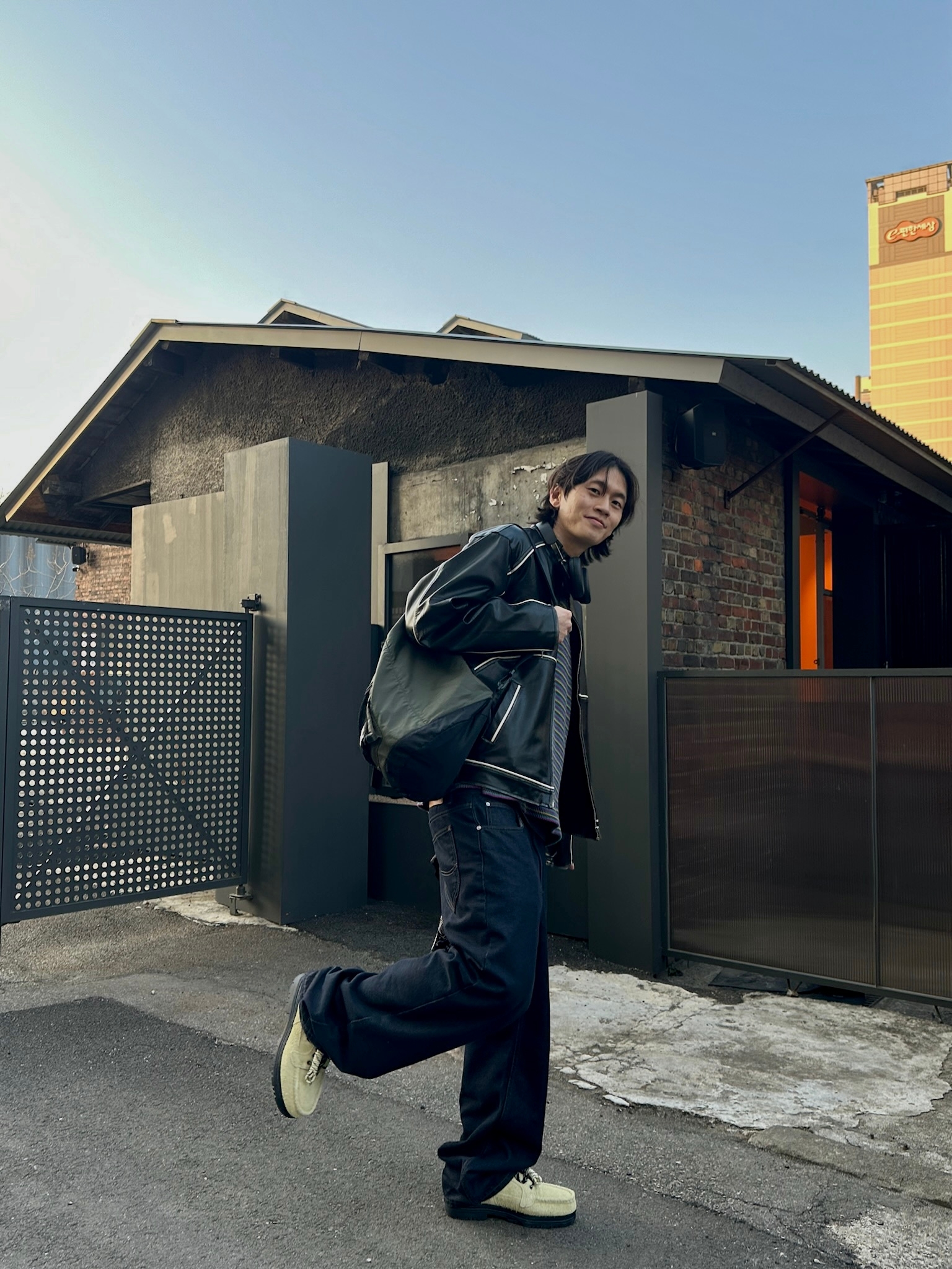 Timberland Heritage Gore-Tex Moc Toe Mid Boots Light Green Suede - Wide, Bose QC Ultra Headphones 2nd Gen Triple Black (Korean Ver.) 착용 스타일 - 2