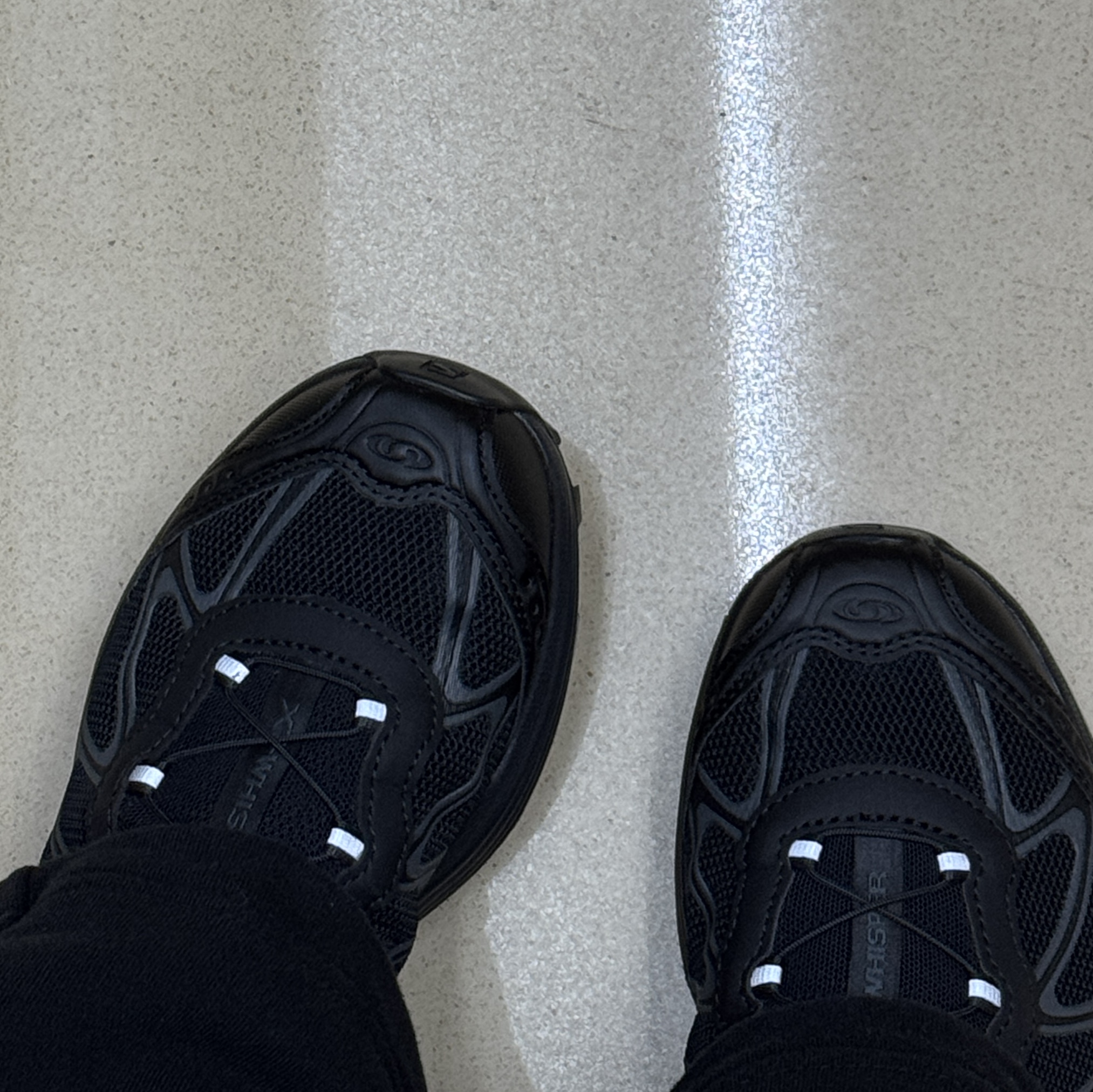 Salomon XT-Whisper Black Asphalt 착용 스타일