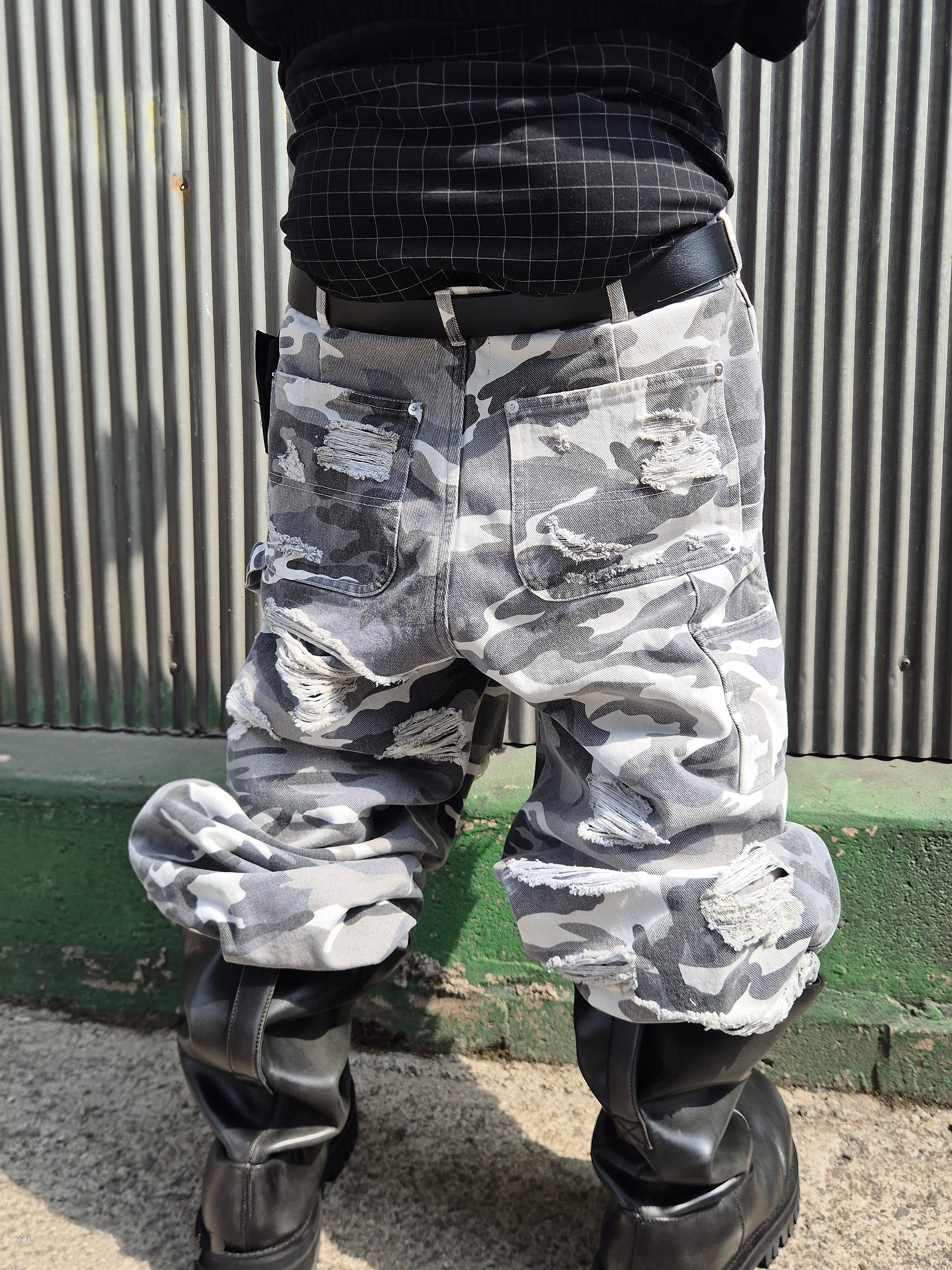 Chrome Hearts Fuck Hollywood Trucker Hat Black, emostanceclub Double Layered Distressed Camo Pants White Camo 착용 스타일 - 2