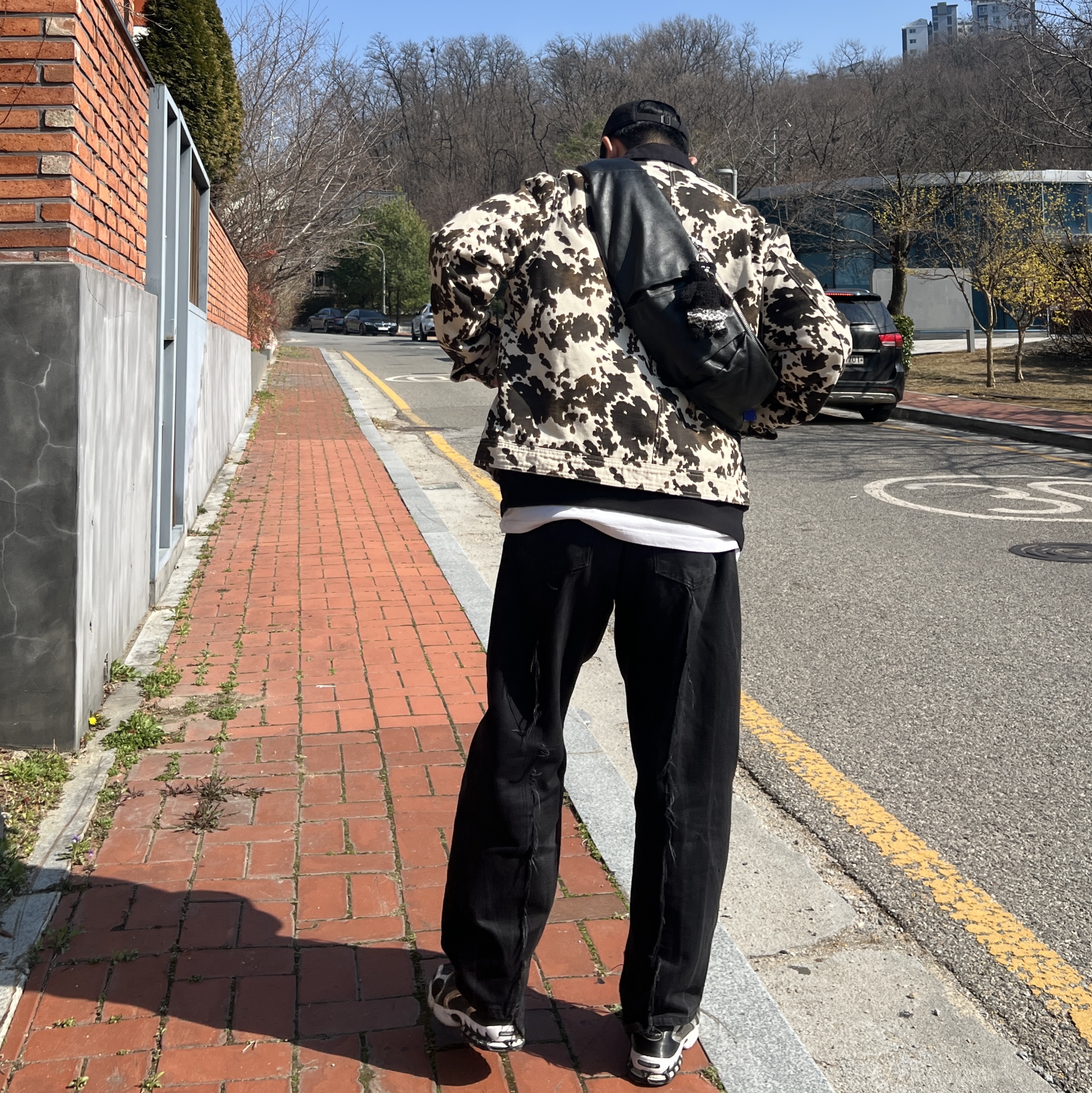 Ader Error x Zara Leather Shoulder Bag with Knot Black, Nike x Drake Nocta Golf Cap Black 착용 스타일 - 3