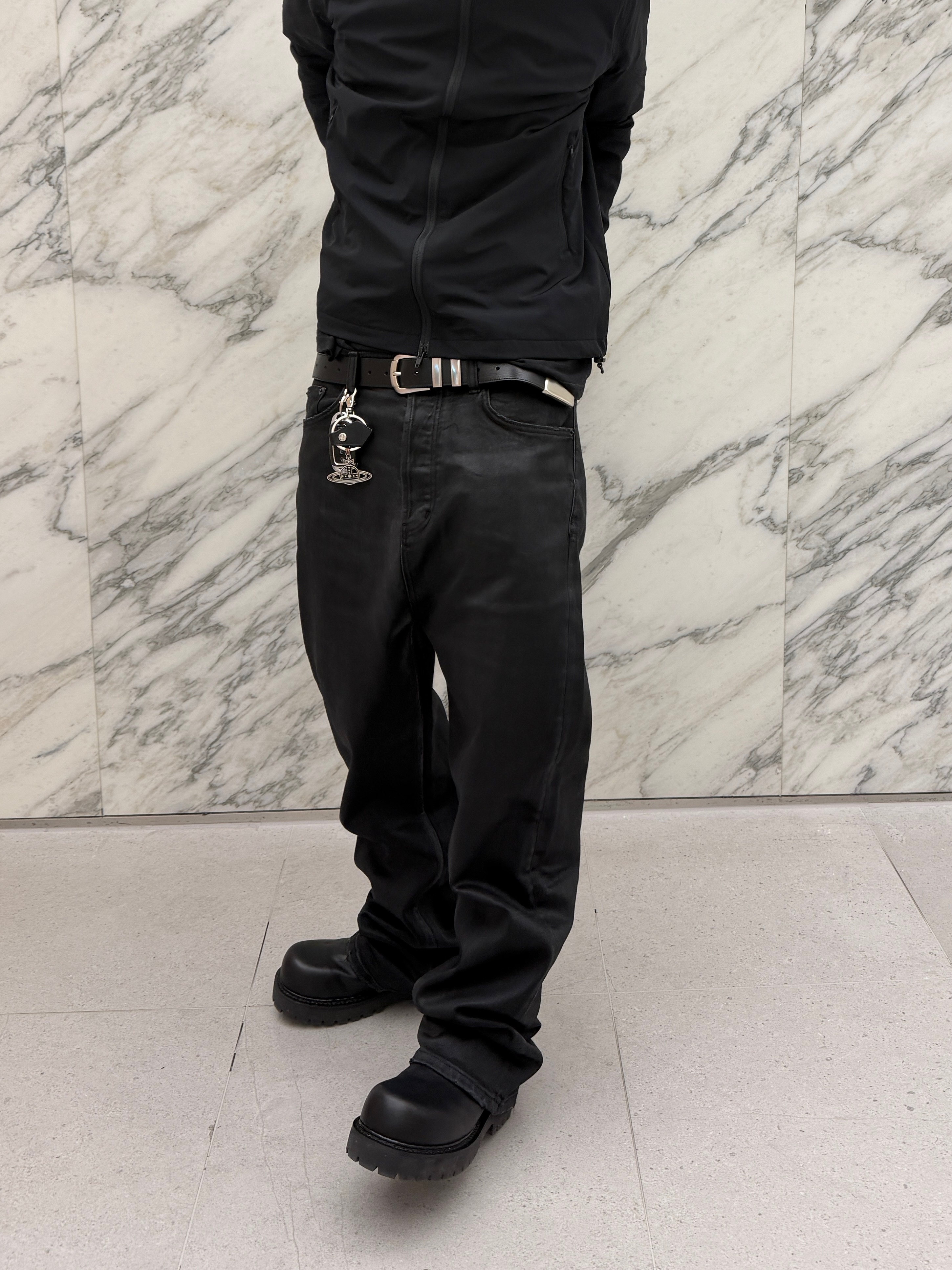 Undermycar POC Flame Vintage Washed T-Shirts Black, Undermycar Noir Coated Baggy Jeans Black 착용 스타일 - 2