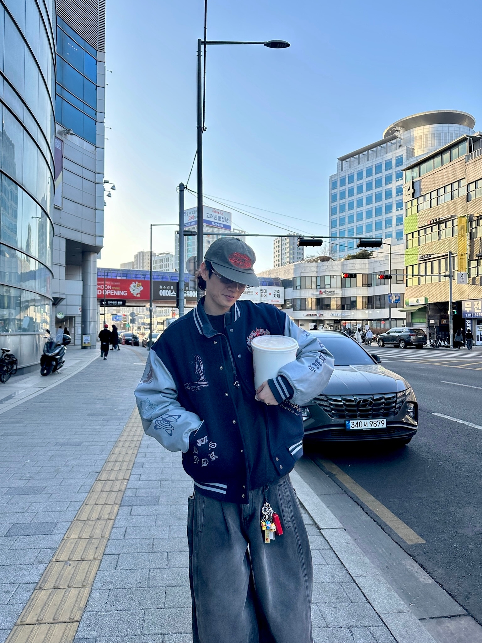 Gentle Monster x Maison Margiela MM217 Silver Clear, Supreme Floating Keychain Red - 23FW 착용 스타일 - 1