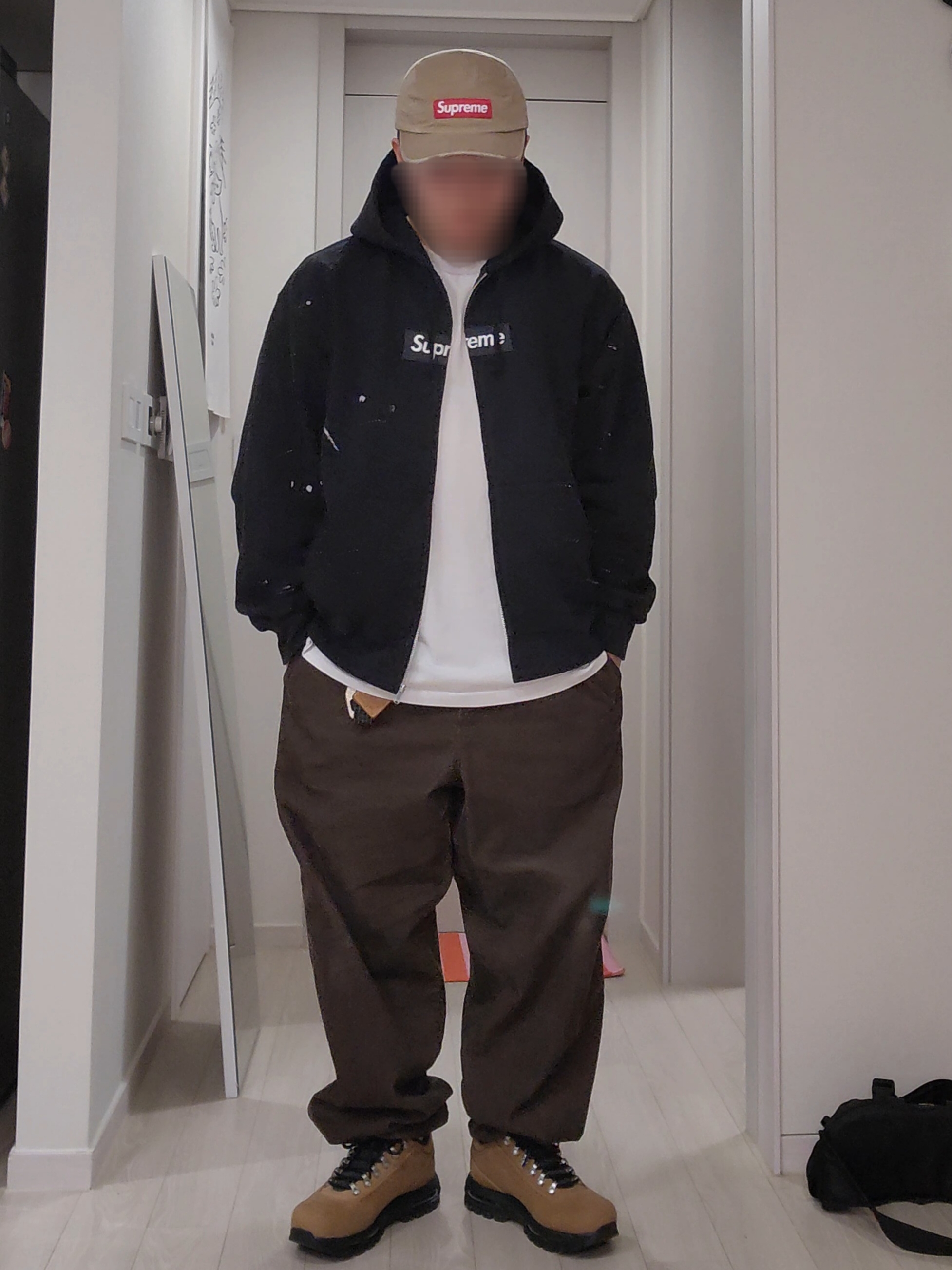 Supreme x MM6 Maison Margiela Box Logo Zip Up Hooded Sweatshirt Black - 26SS, Supreme x MM6 Maison Margiela Split 6-Panel Black - 26SS 착용 스타일 - 2