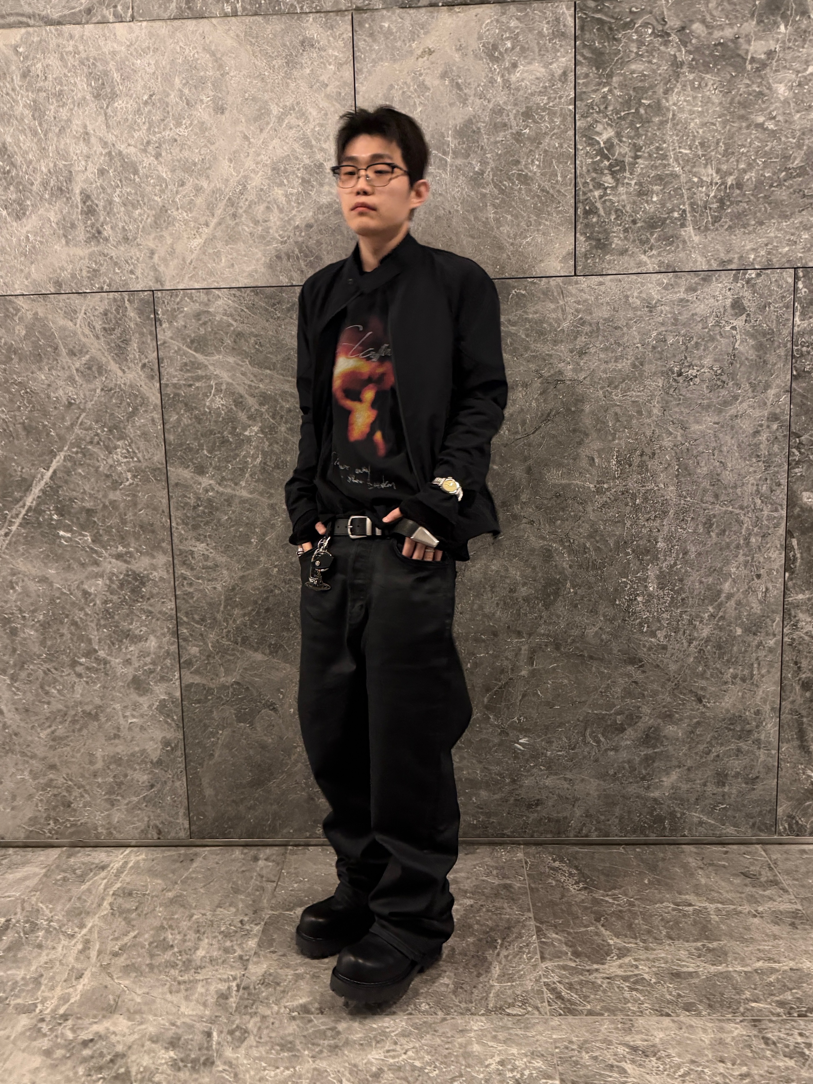 Undermycar POC Flame Vintage Washed T-Shirts Black, Undermycar Noir Coated Baggy Jeans Black 착용 스타일 - 1