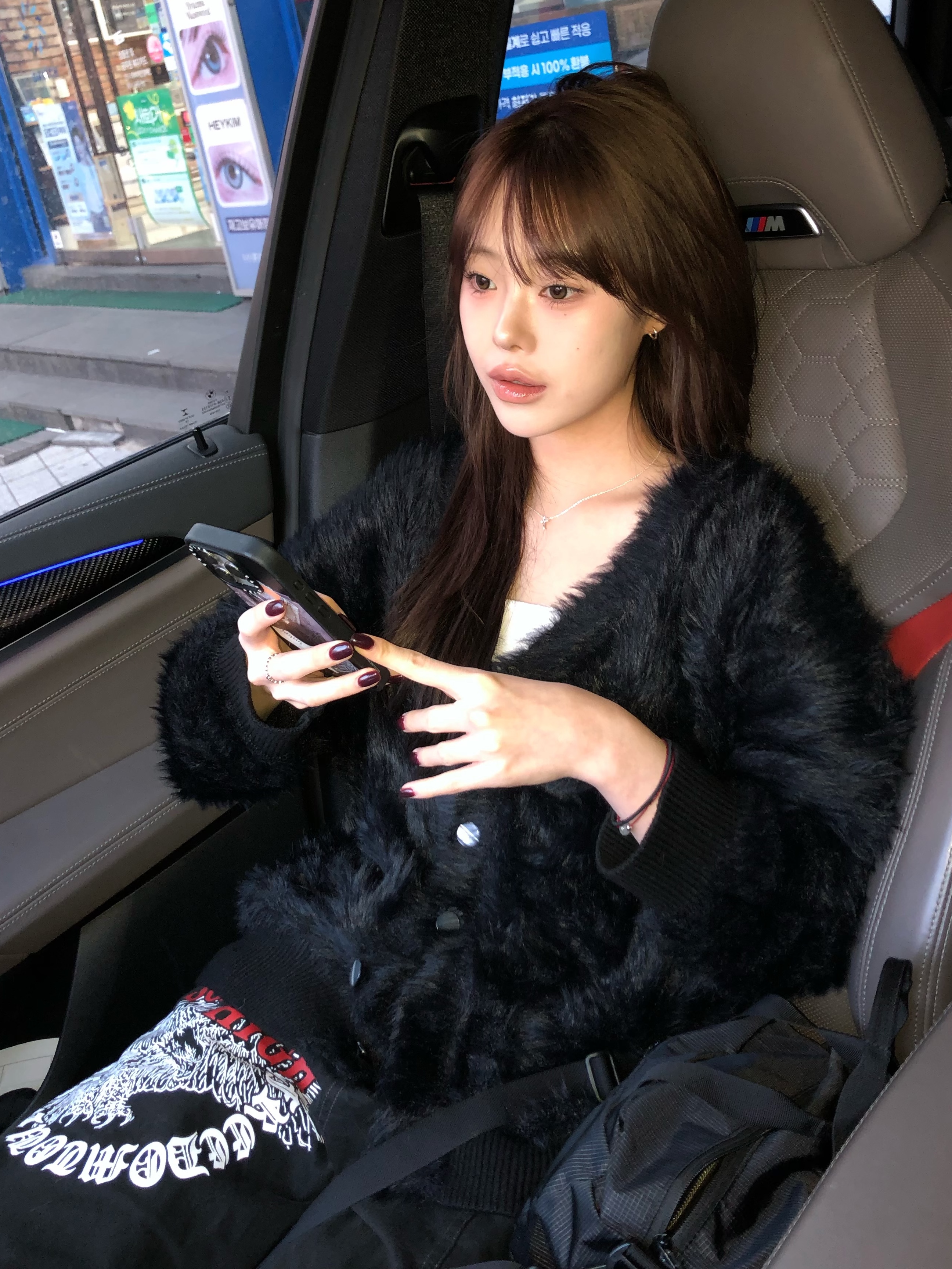 PHOS333 Hairy Cardigan Black, PHOS333 Hairy Cardigan Beige 착용 스타일 - 4